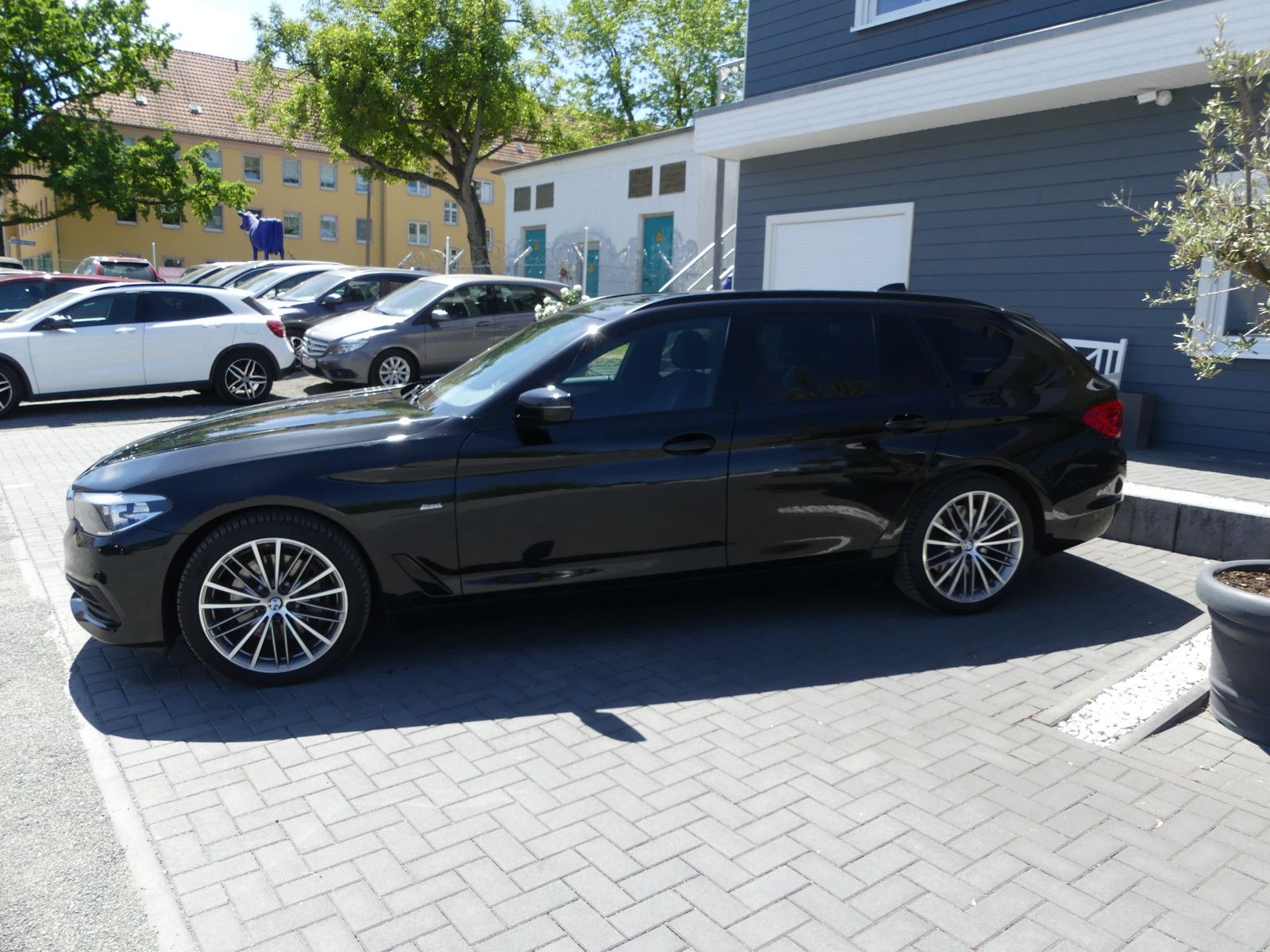 Fahrzeugabbildung BMW 540 5 Touring 540 d xDrive Sport Line"2.HAND"