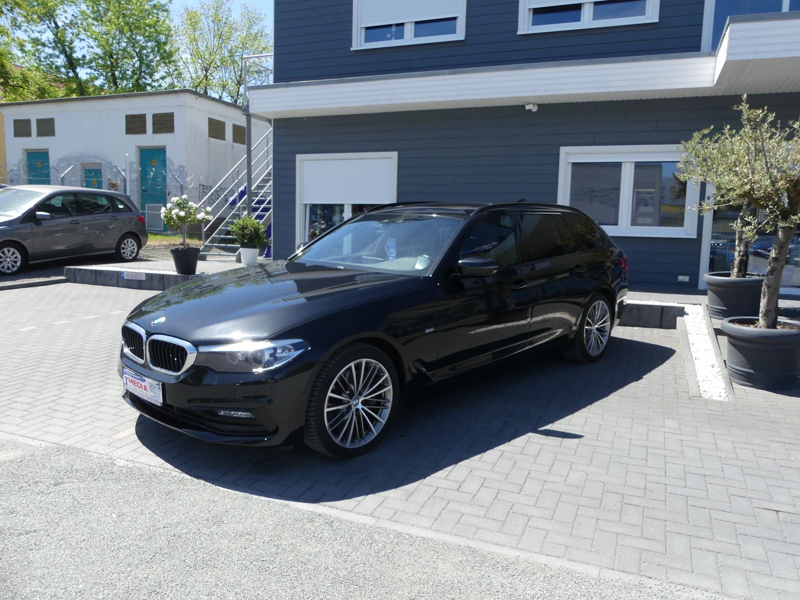 Fahrzeugabbildung BMW 540 5 Touring 540 d xDrive Sport Line"2.HAND"