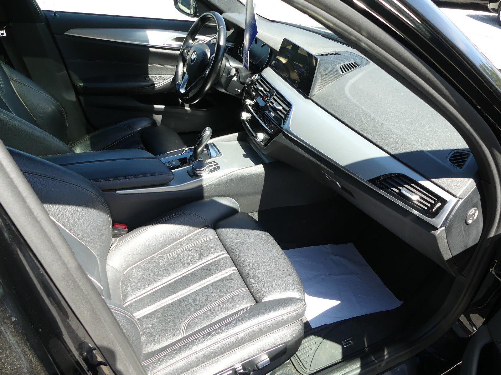 Fahrzeugabbildung BMW 540 5 Touring 540 d xDrive Sport Line"2.HAND"