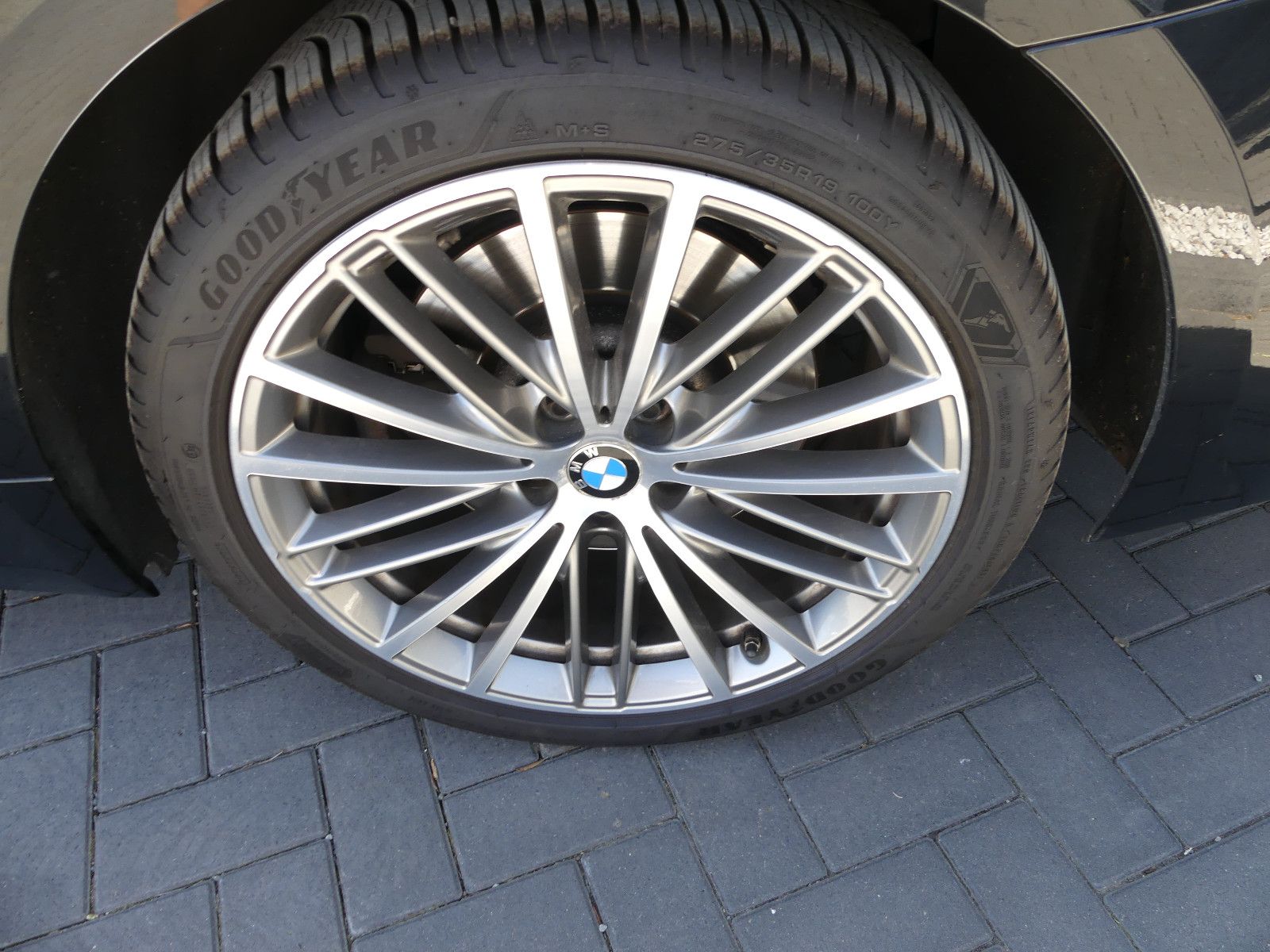 Fahrzeugabbildung BMW 540 5 Touring 540 d xDrive Sport Line"2.HAND"