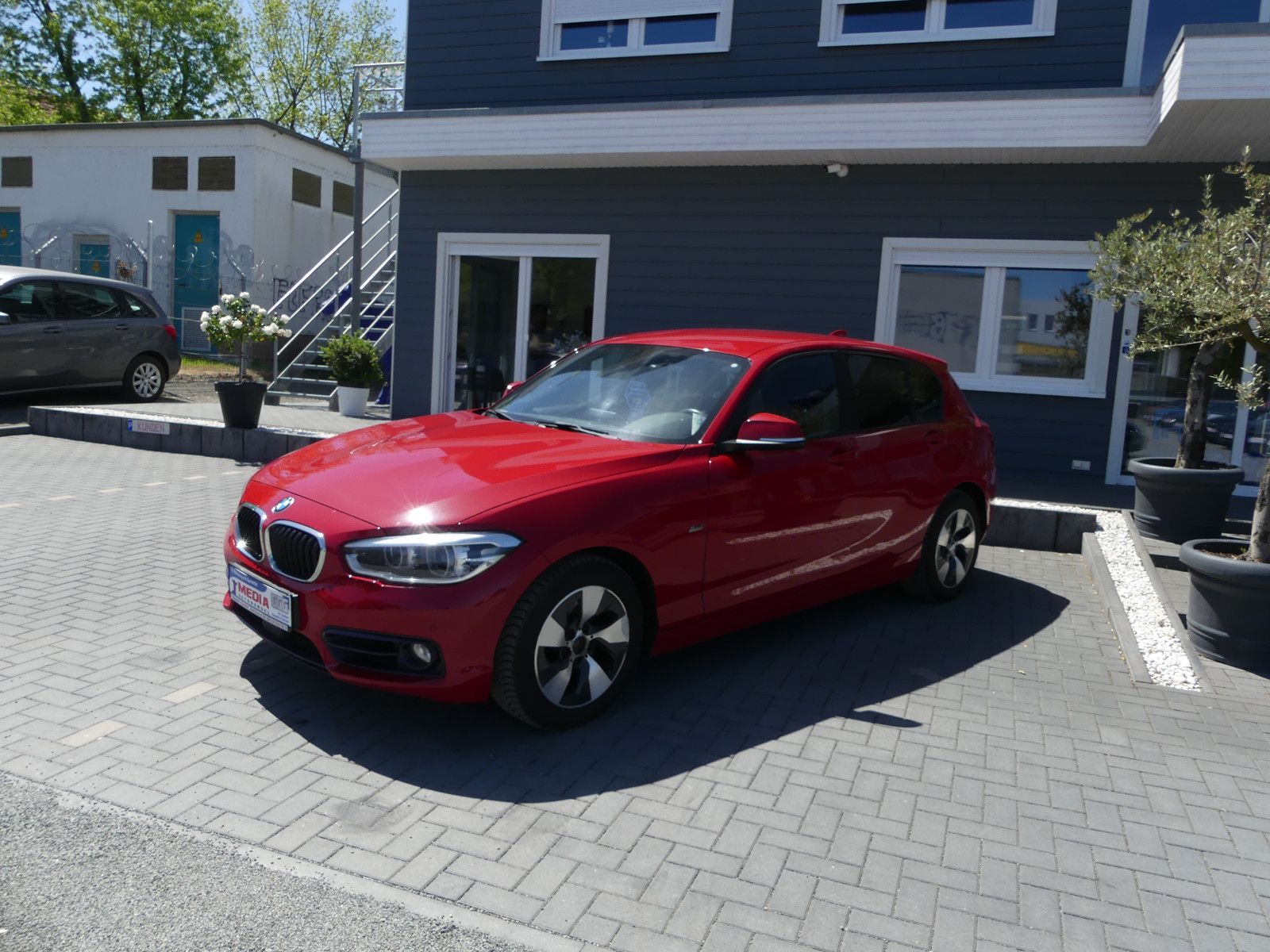 Fahrzeugabbildung BMW 118 1 Limousine 5-trg. 118 d Sport Line"2.HAND"