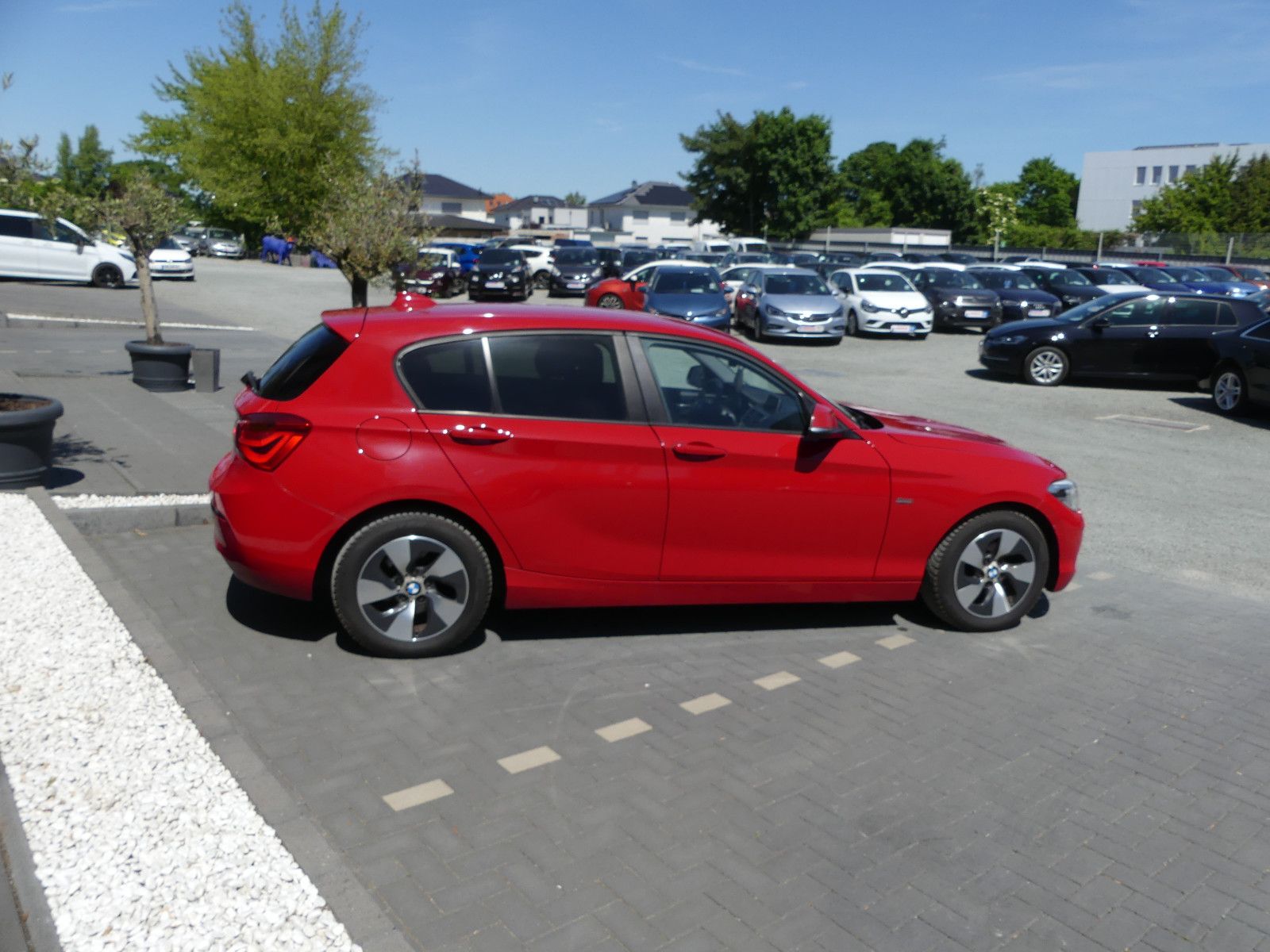 Fahrzeugabbildung BMW 118 1 Limousine 5-trg. 118 d Sport Line"2.HAND"