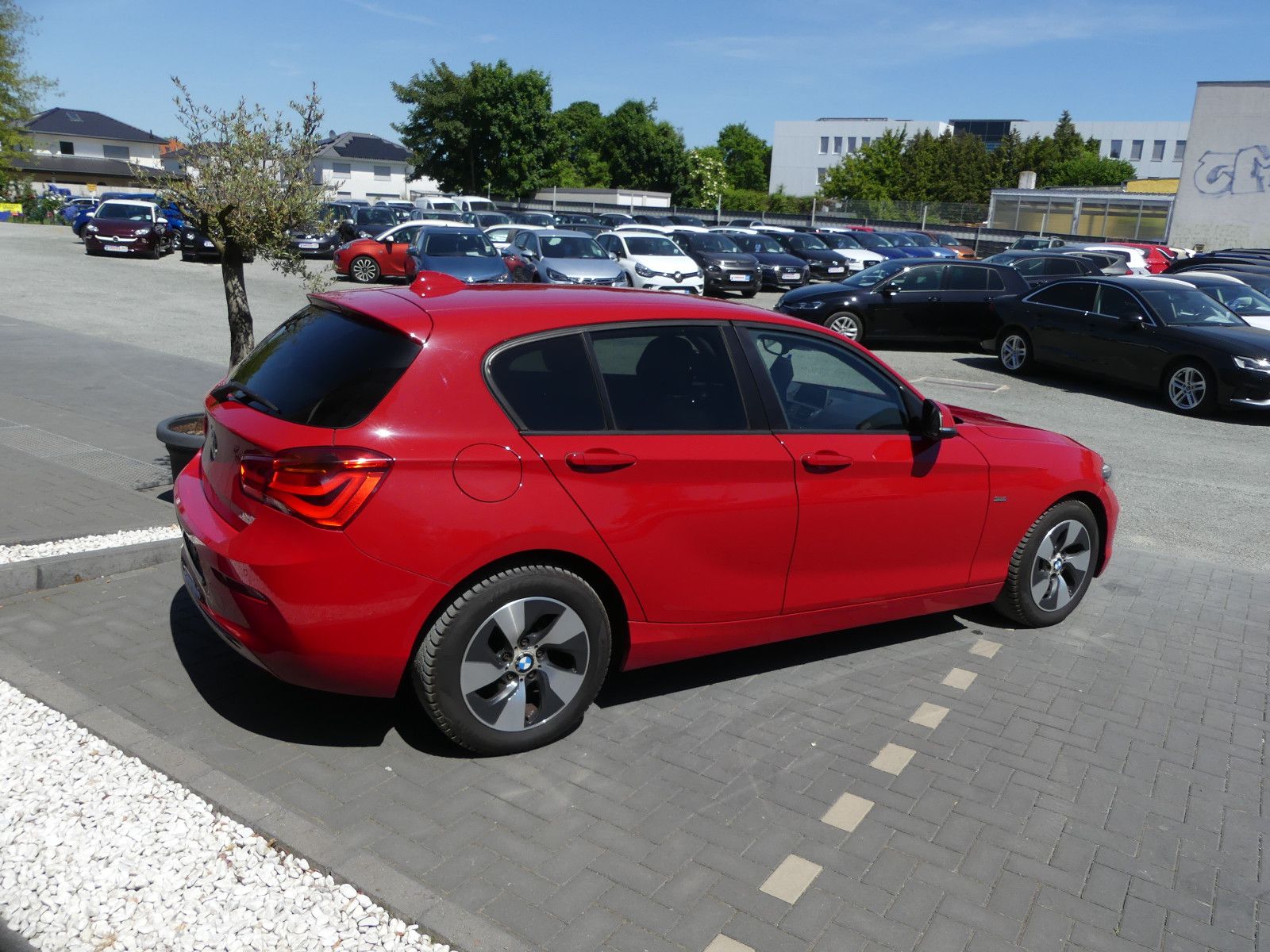 Fahrzeugabbildung BMW 118 1 Limousine 5-trg. 118 d Sport Line"2.HAND"