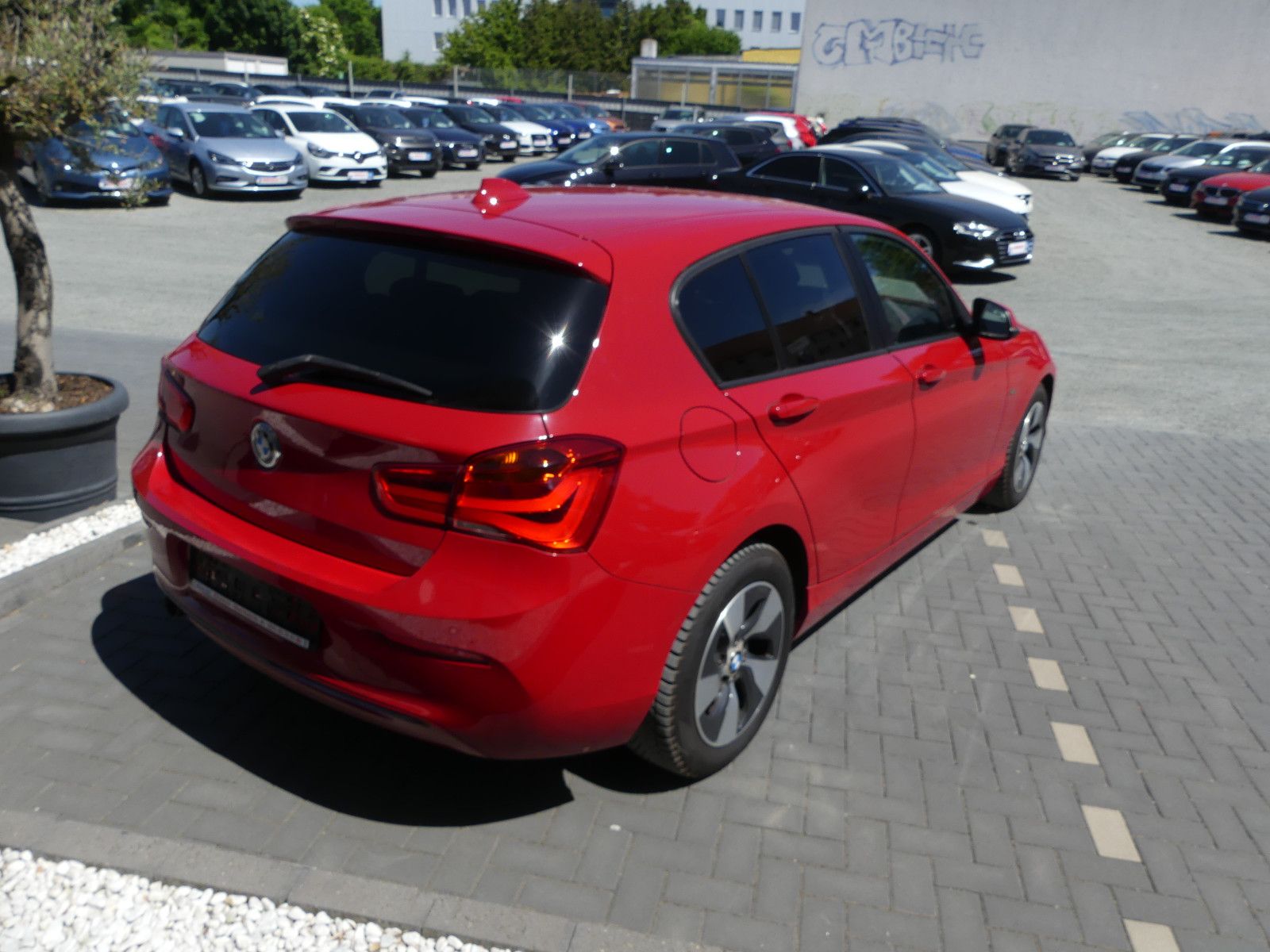 Fahrzeugabbildung BMW 118 1 Limousine 5-trg. 118 d Sport Line"2.HAND"