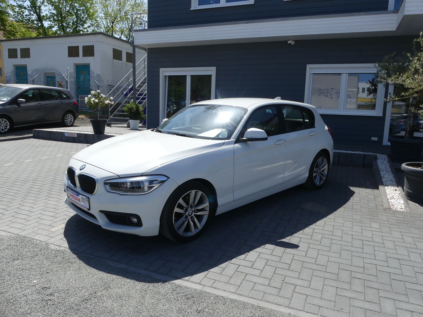 Fahrzeugabbildung BMW 118 1 Limousine 5-trg. 118 i"AUTOMATIK"