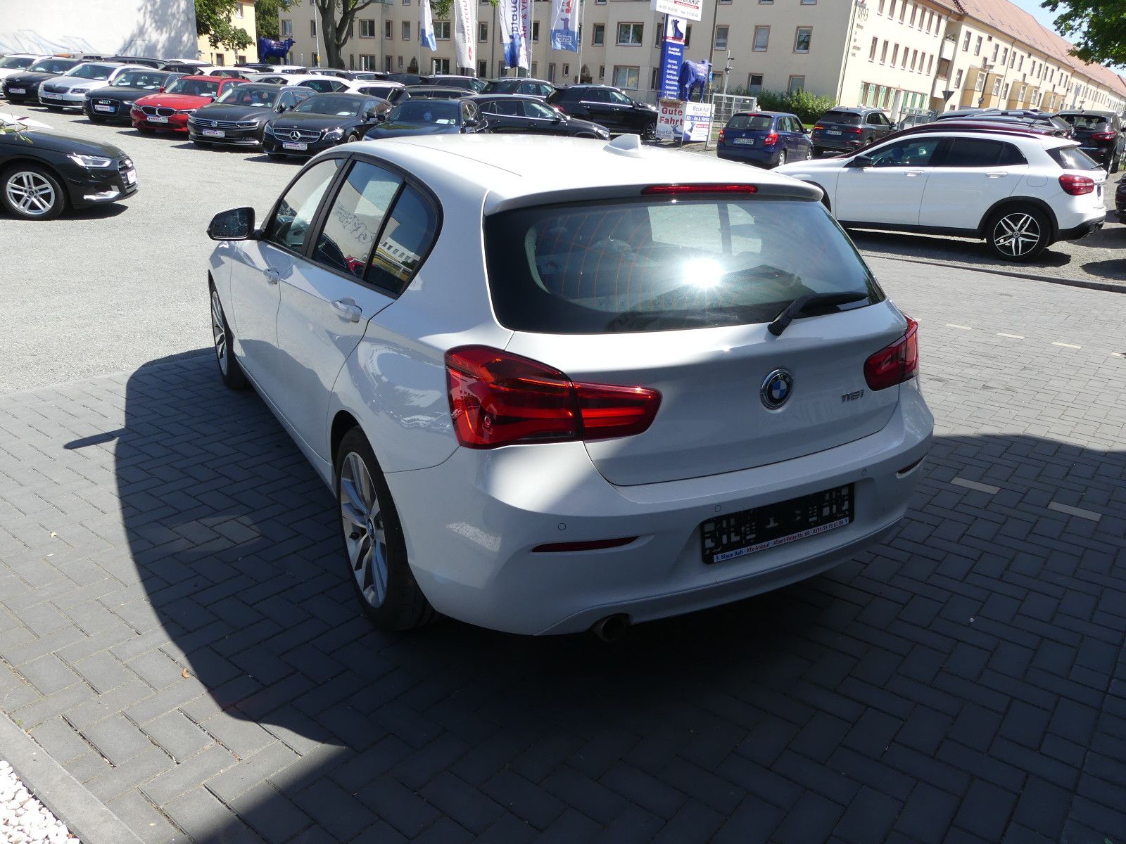 Fahrzeugabbildung BMW 118 1 Limousine 5-trg. 118 i"AUTOMATIK"