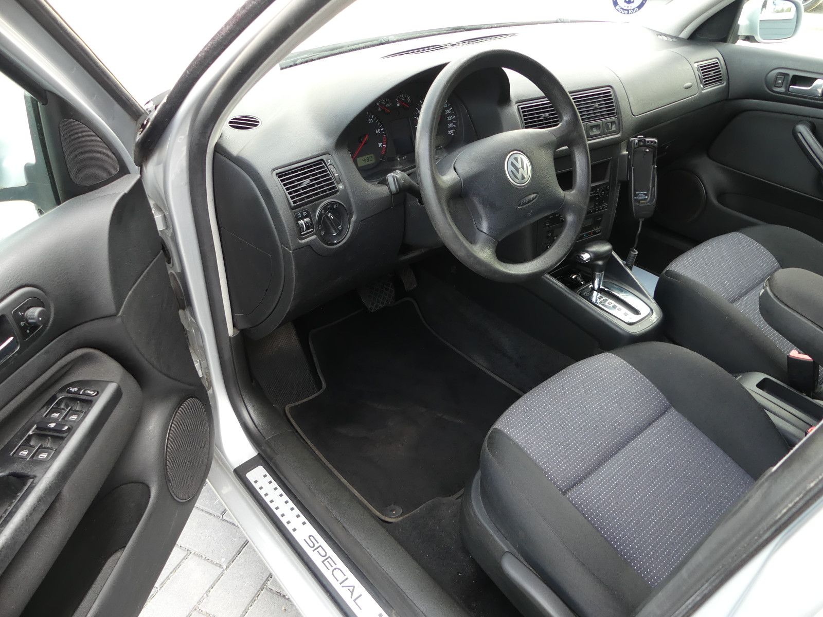 Fahrzeugabbildung Volkswagen Golf 1.6 .Automatik. Comfortline Variant"70TKM"
