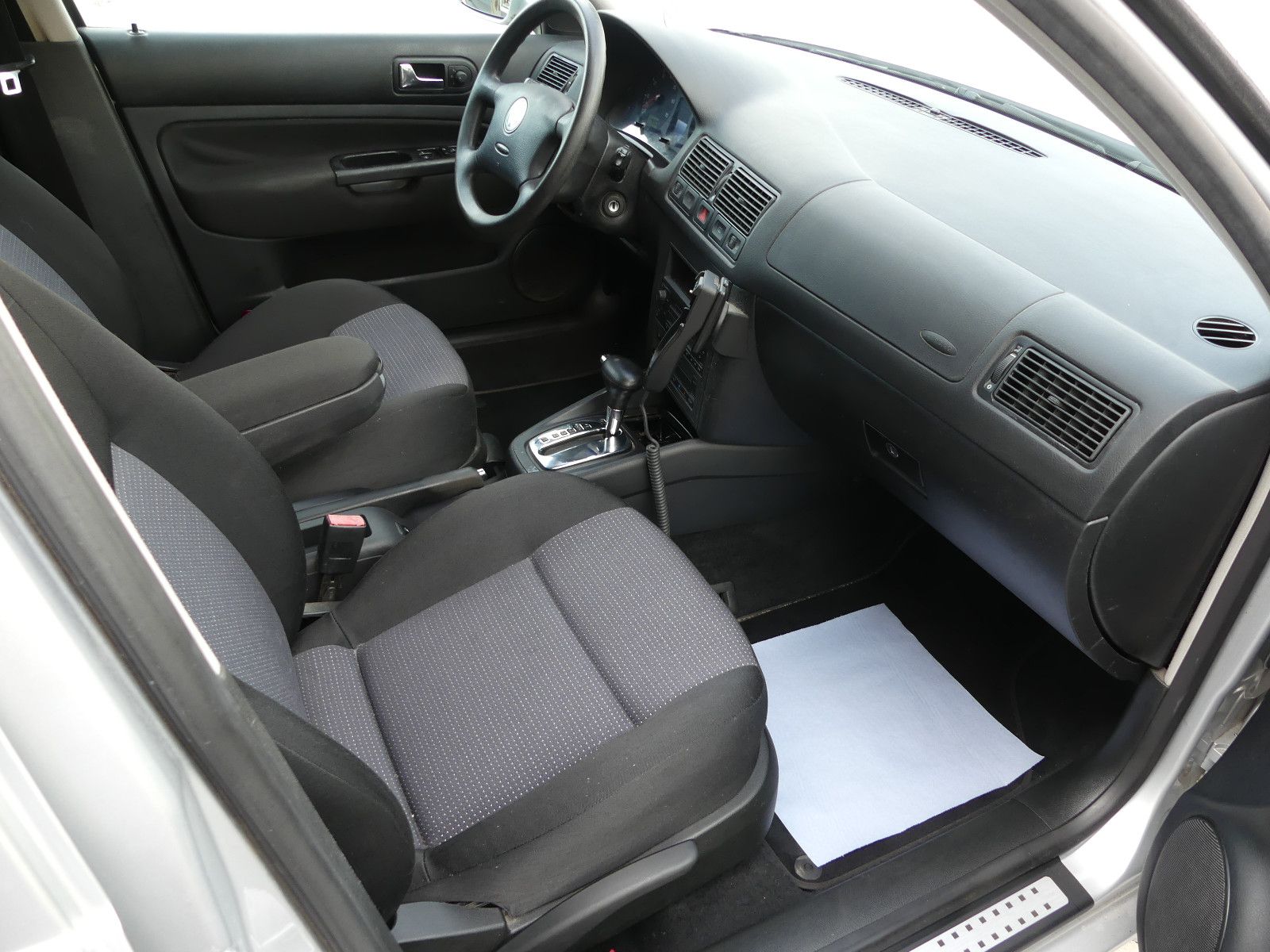 Fahrzeugabbildung Volkswagen Golf 1.6 .Automatik. Comfortline Variant"70TKM"