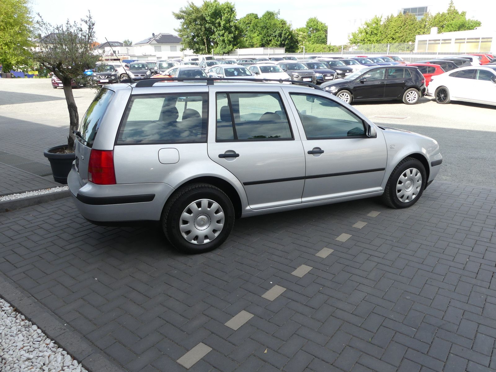 Fahrzeugabbildung Volkswagen Golf 1.6 .Automatik. Comfortline Variant"70TKM"