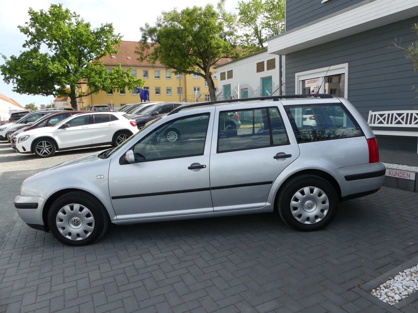 Fahrzeugabbildung Volkswagen Golf 1.6 .Automatik. Comfortline Variant"70TKM"