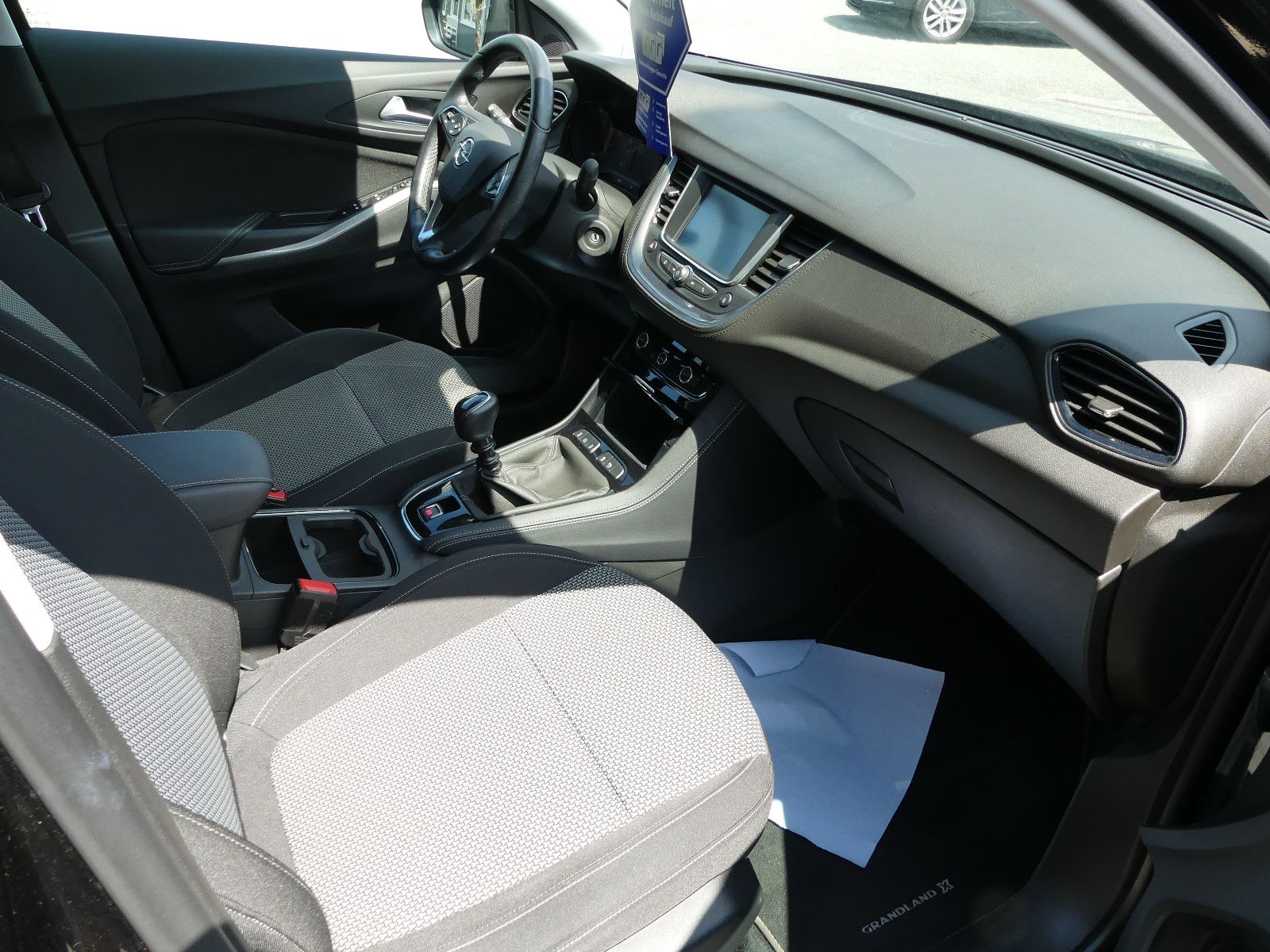 Fahrzeugabbildung Opel Grandland (X)