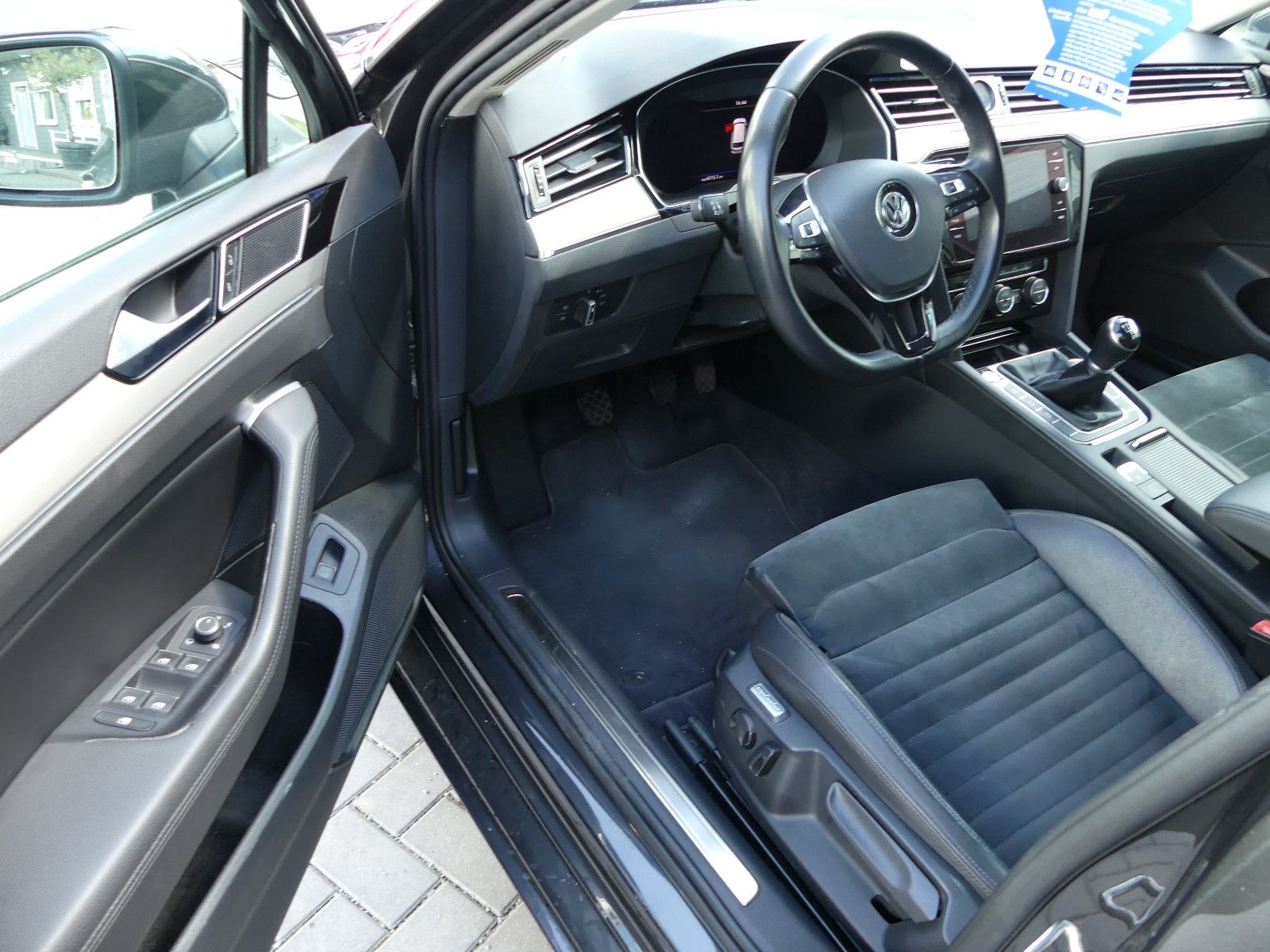 Fahrzeugabbildung Volkswagen Passat"1.HAND"
