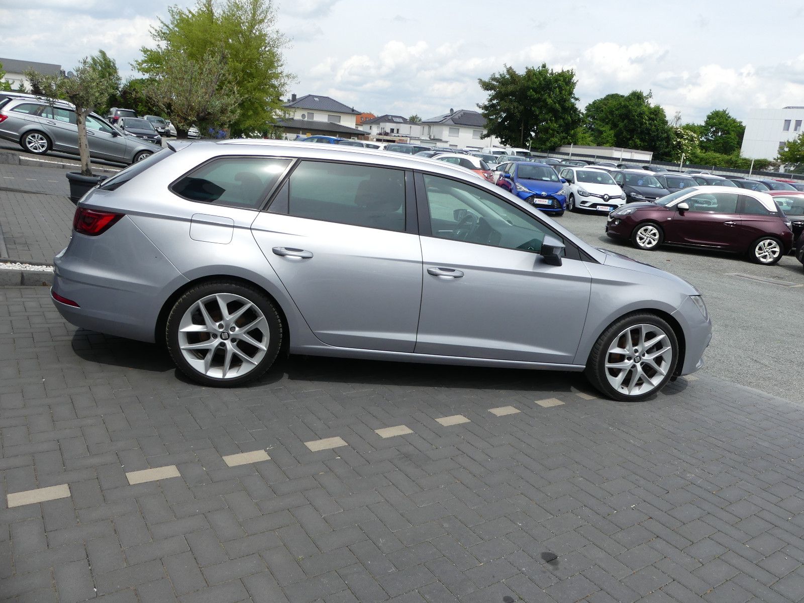 Fahrzeugabbildung SEAT Leon ST FR"AUTOMATIK"