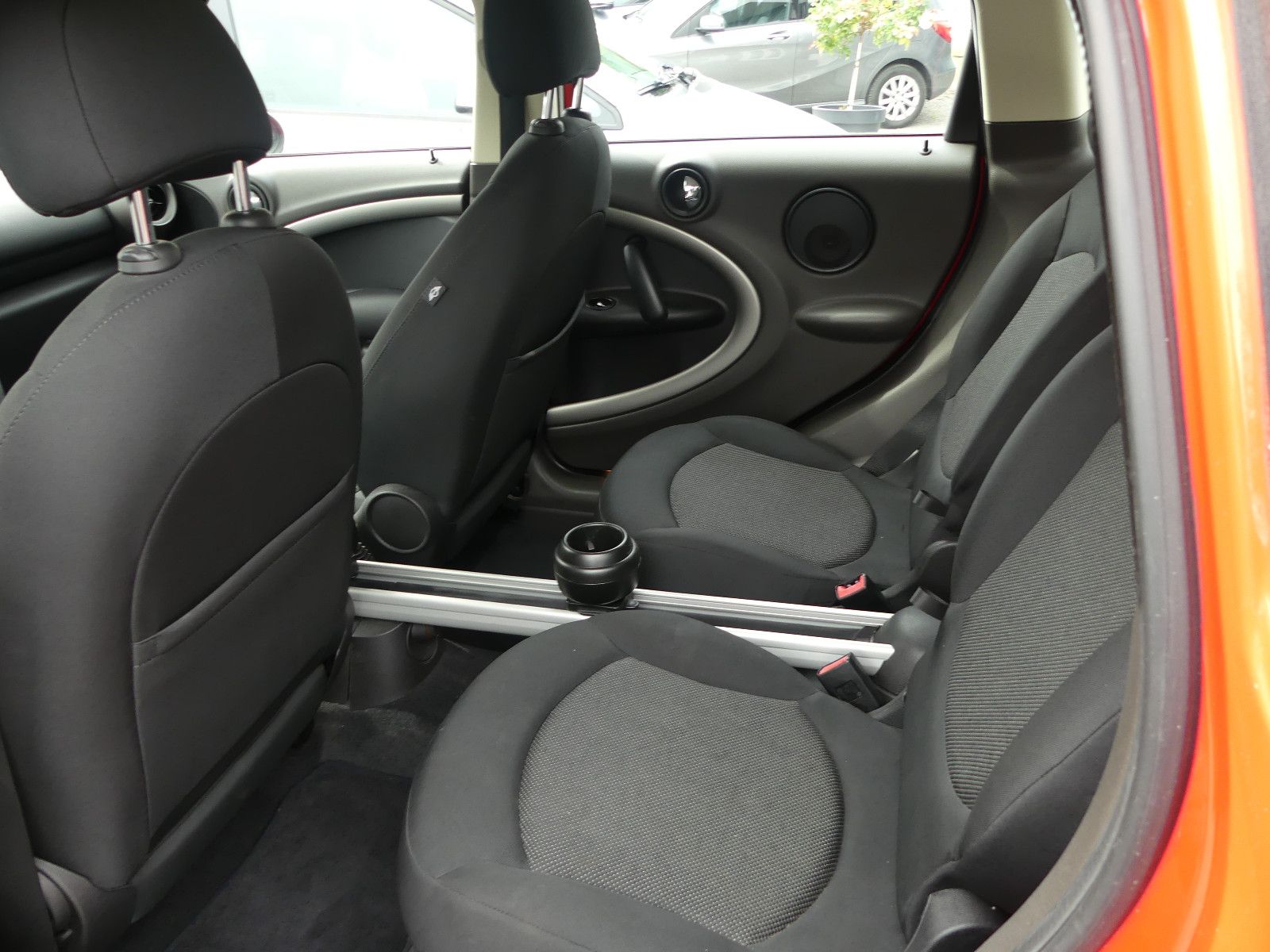 Fahrzeugabbildung MINI ONE Countryman One, 1,6