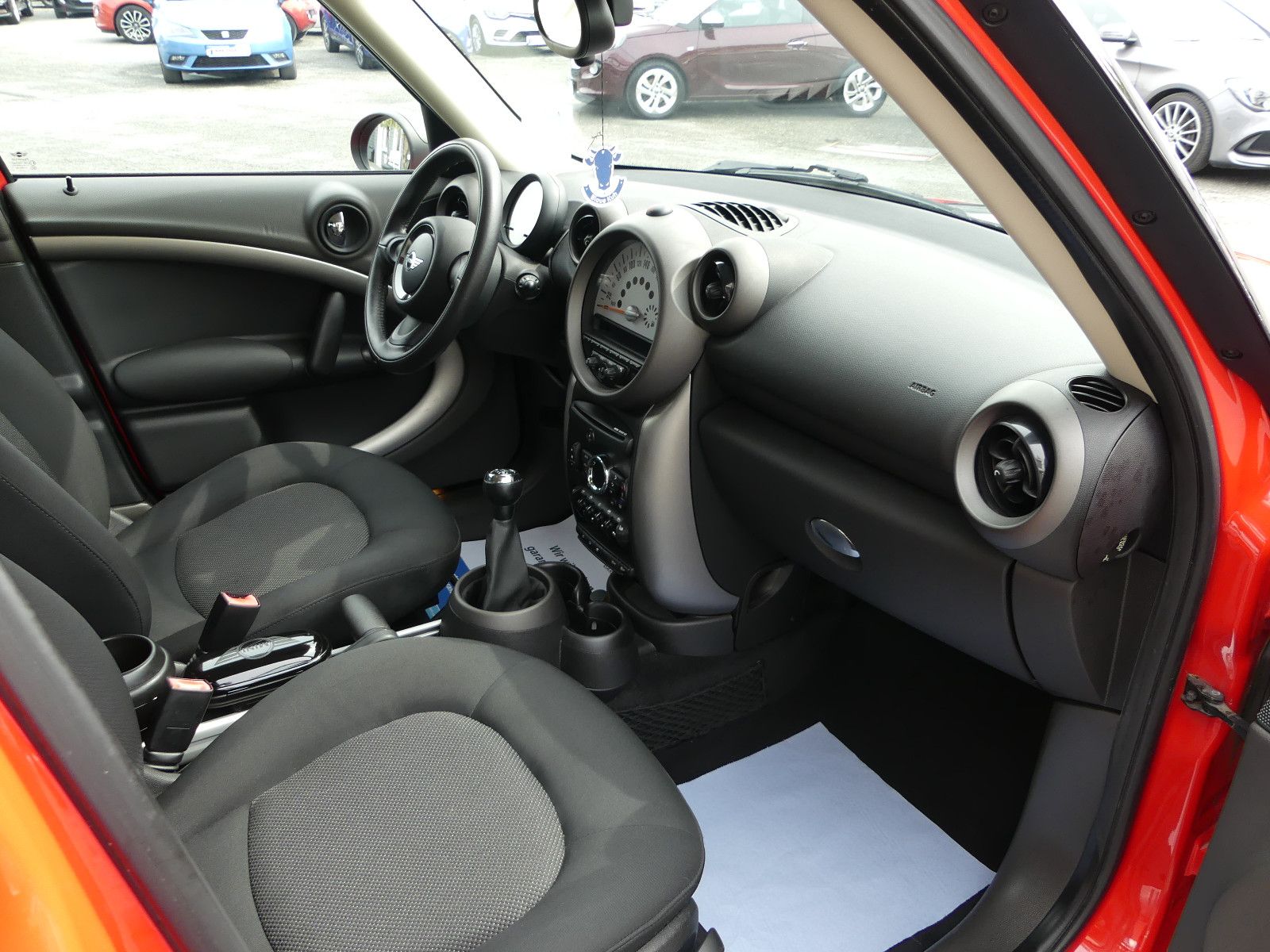 Fahrzeugabbildung MINI ONE Countryman One, 1,6