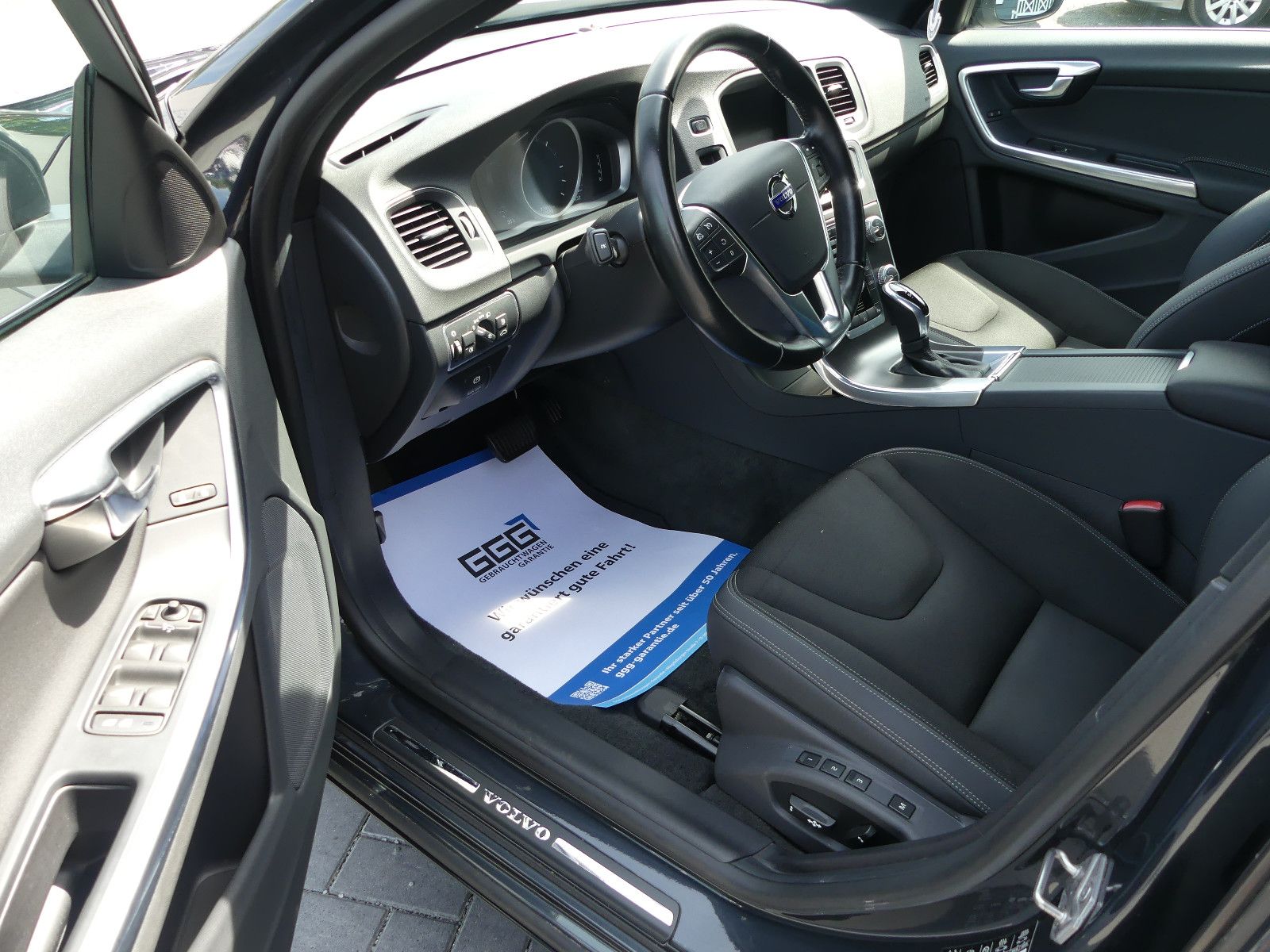 Fahrzeugabbildung Volvo V60 Kombi Momentum"AUTOMATIK"