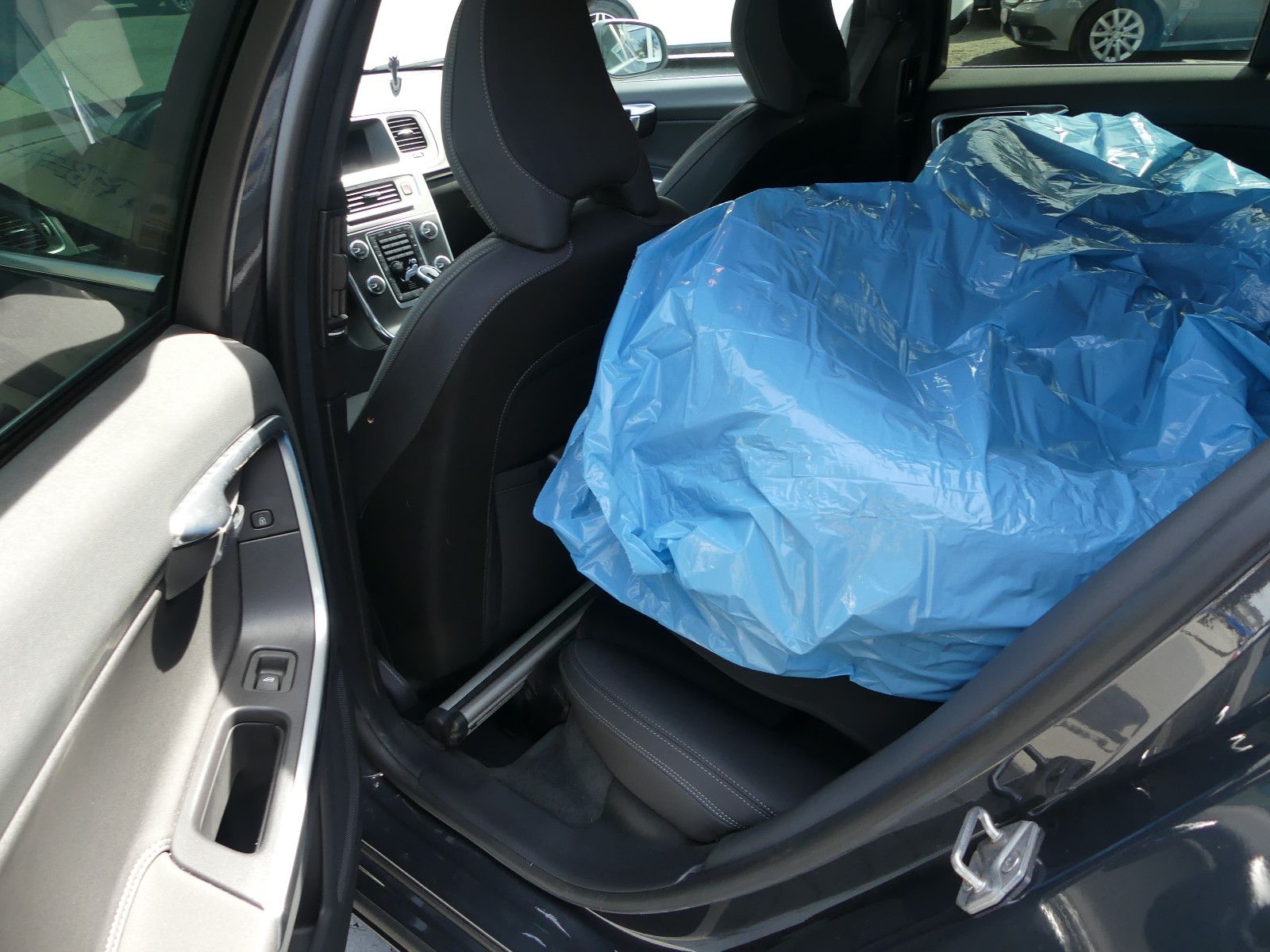 Fahrzeugabbildung Volvo V60 Kombi Momentum"AUTOMATIK"