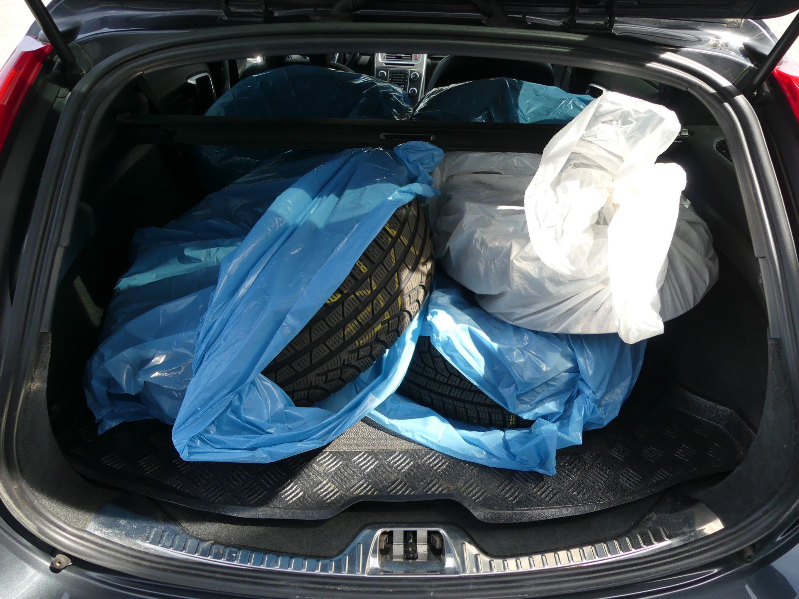 Fahrzeugabbildung Volvo V60 Kombi Momentum"AUTOMATIK"