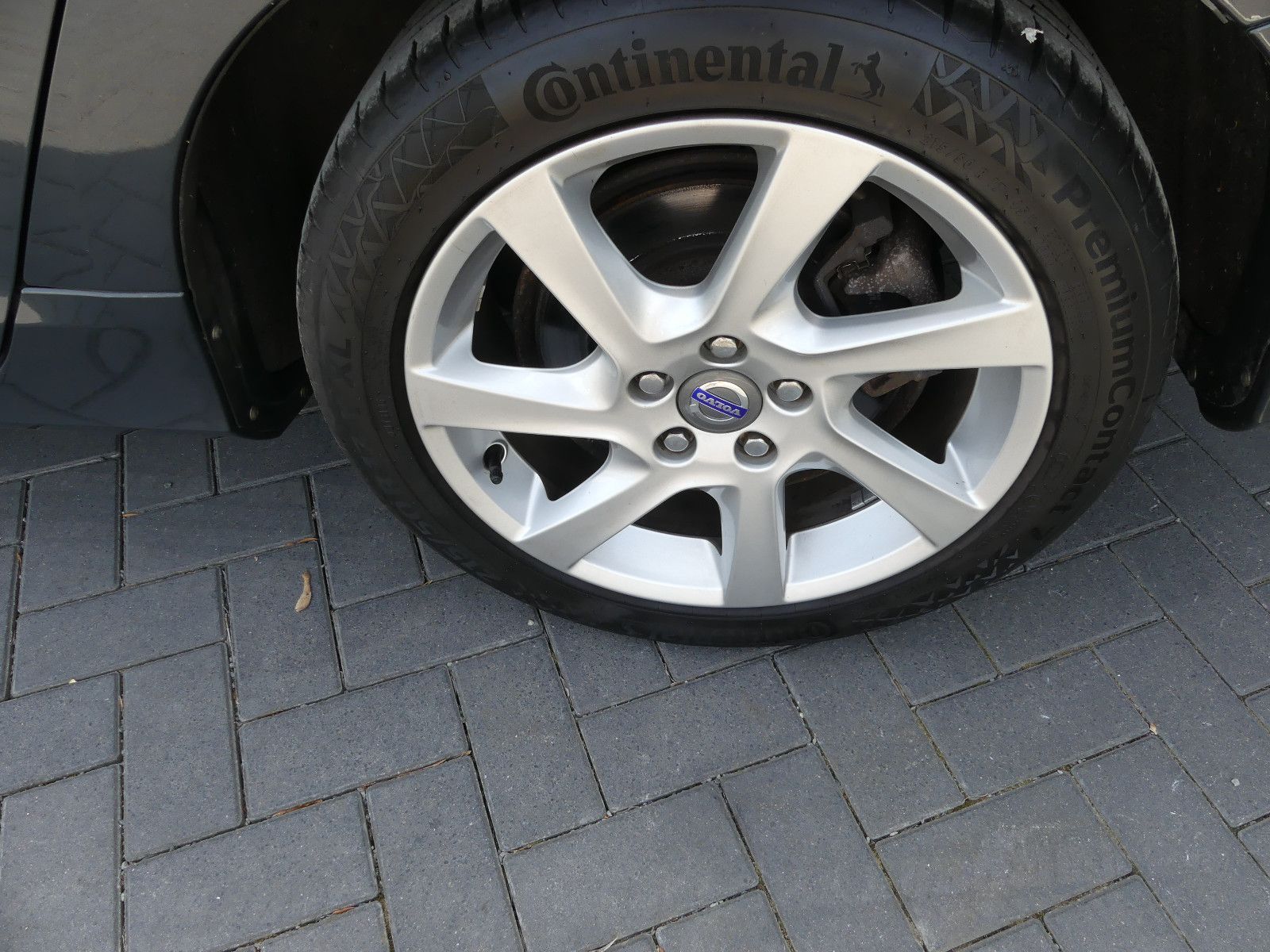 Fahrzeugabbildung Volvo V60 Kombi Momentum"AUTOMATIK"