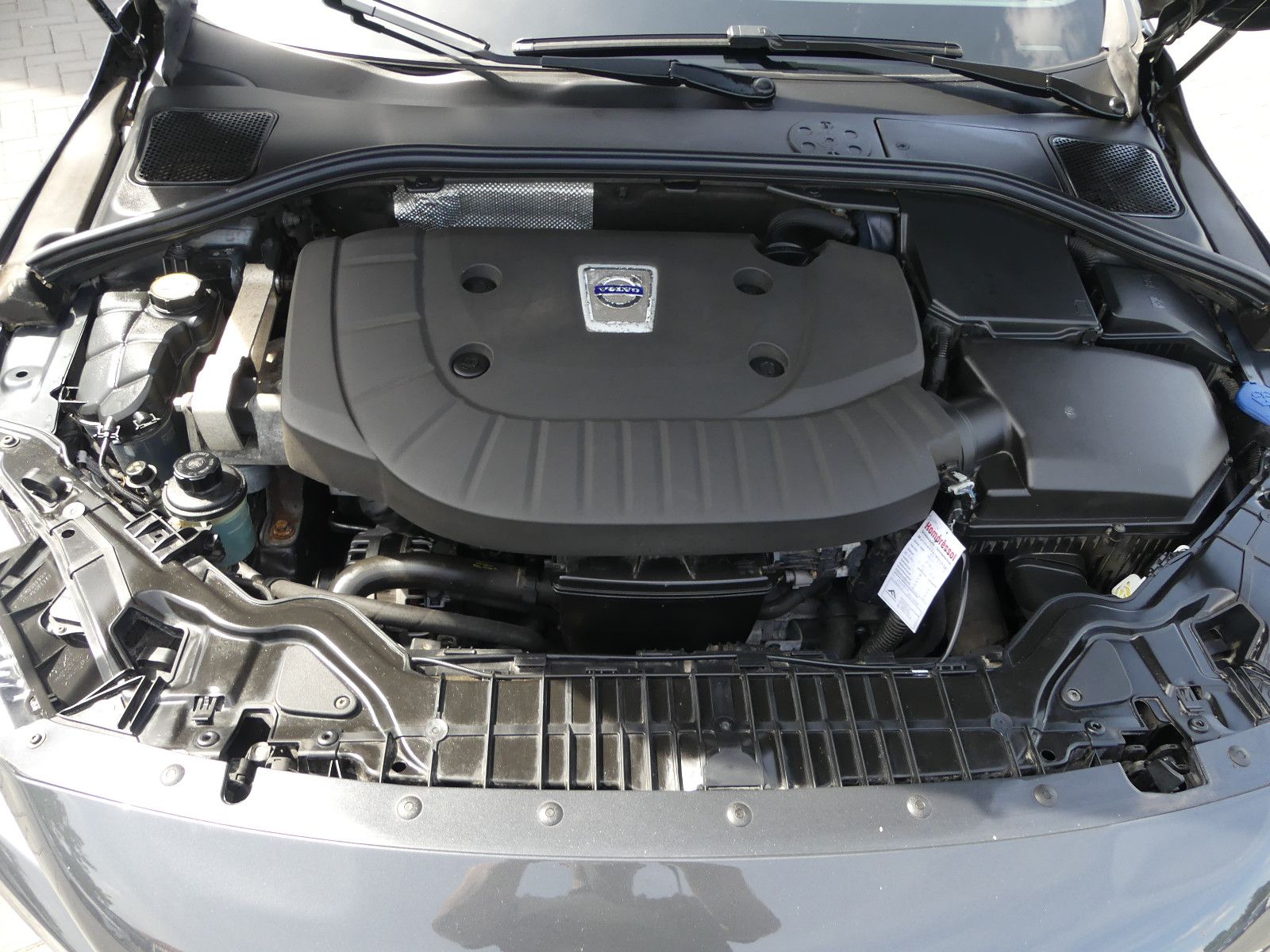 Fahrzeugabbildung Volvo V60 Kombi Momentum"AUTOMATIK"