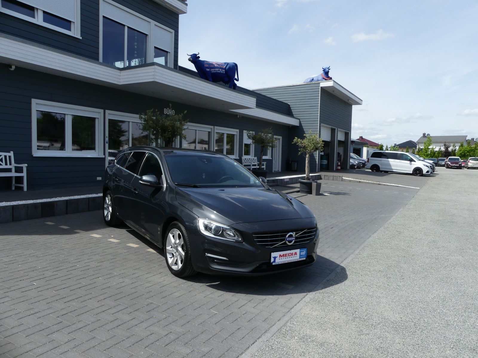 Fahrzeugabbildung Volvo V60 Kombi Momentum"AUTOMATIK"