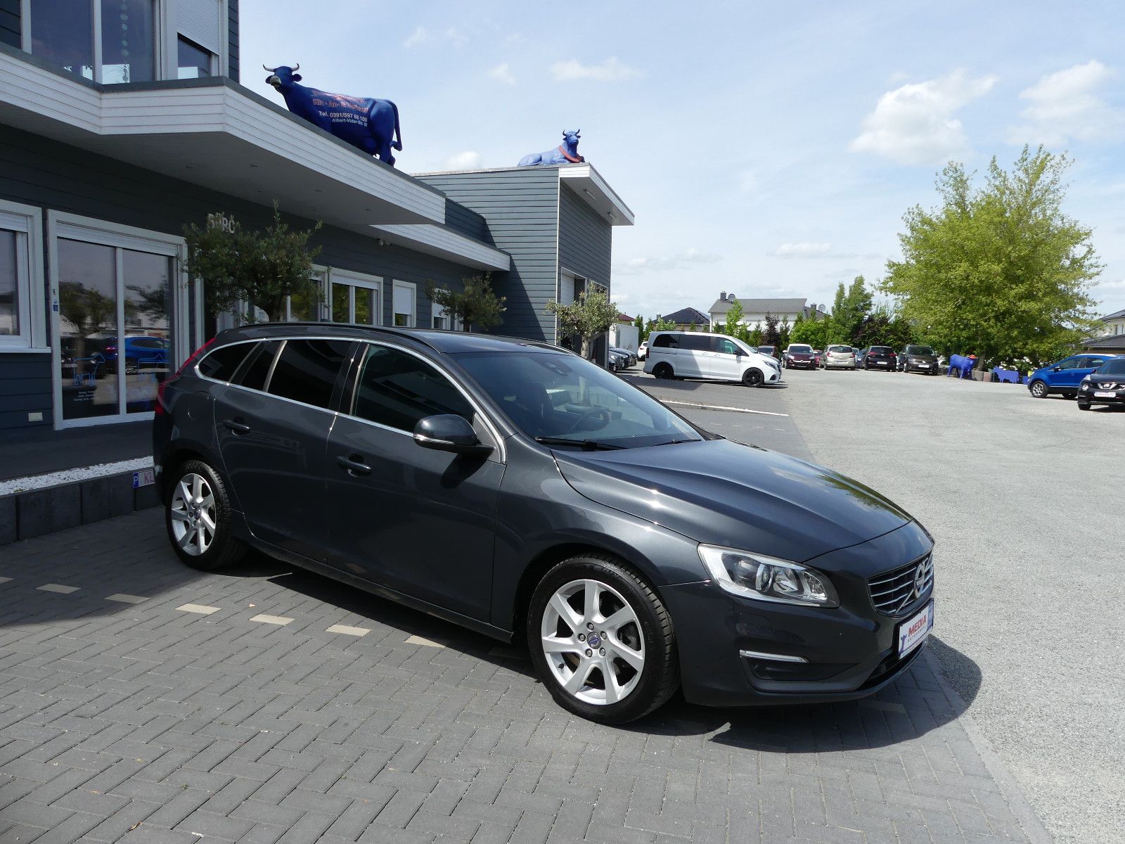 Fahrzeugabbildung Volvo V60 Kombi Momentum"AUTOMATIK"