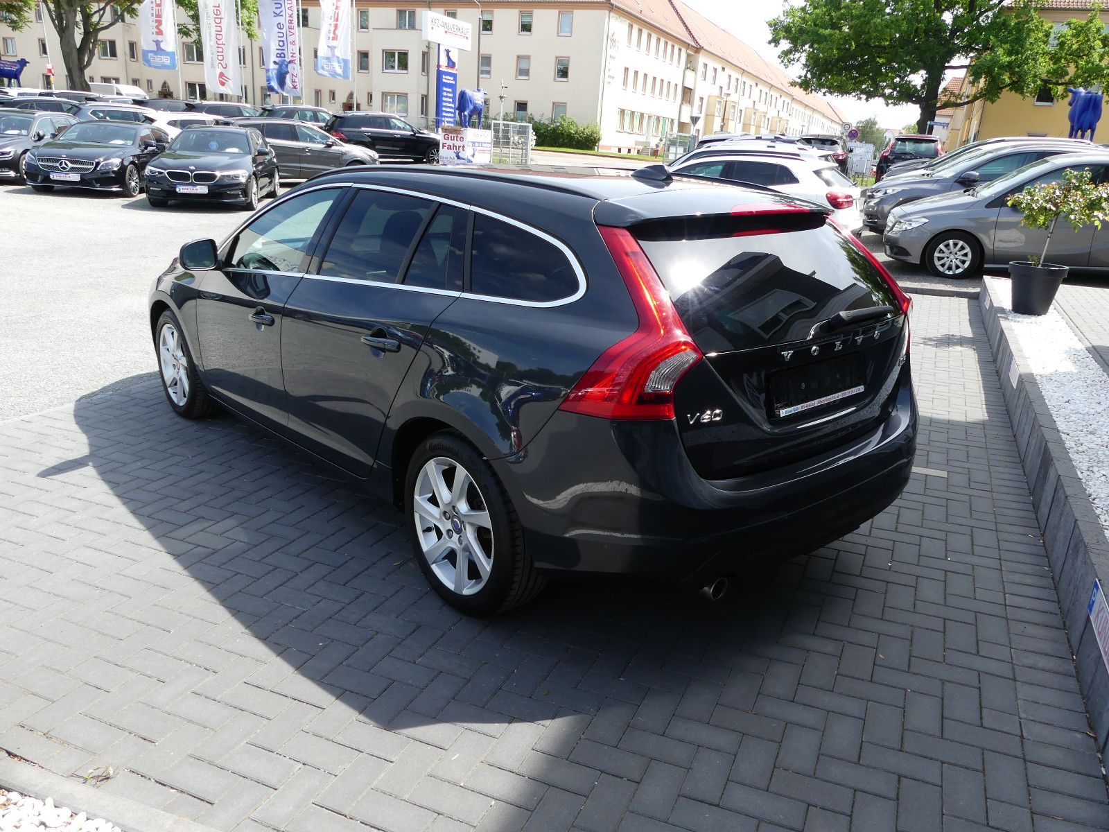 Fahrzeugabbildung Volvo V60 Kombi Momentum"AUTOMATIK"