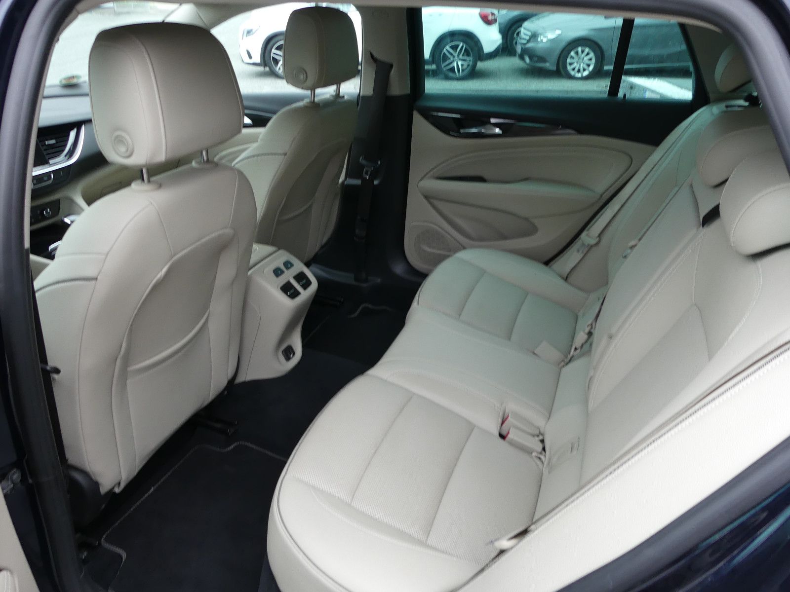 Fahrzeugabbildung Opel Insignia B Sports Tourer Business Innovation