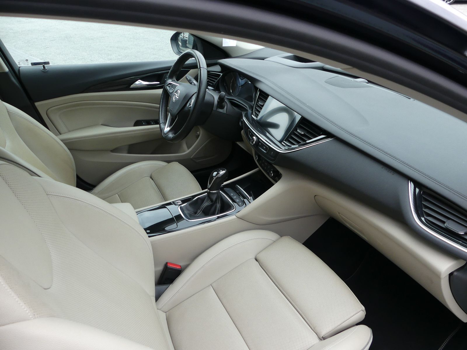 Fahrzeugabbildung Opel Insignia B Sports Tourer Business Innovation