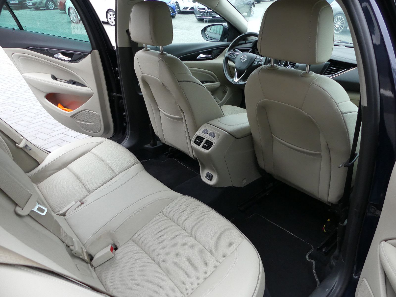 Fahrzeugabbildung Opel Insignia B Sports Tourer Business Innovation