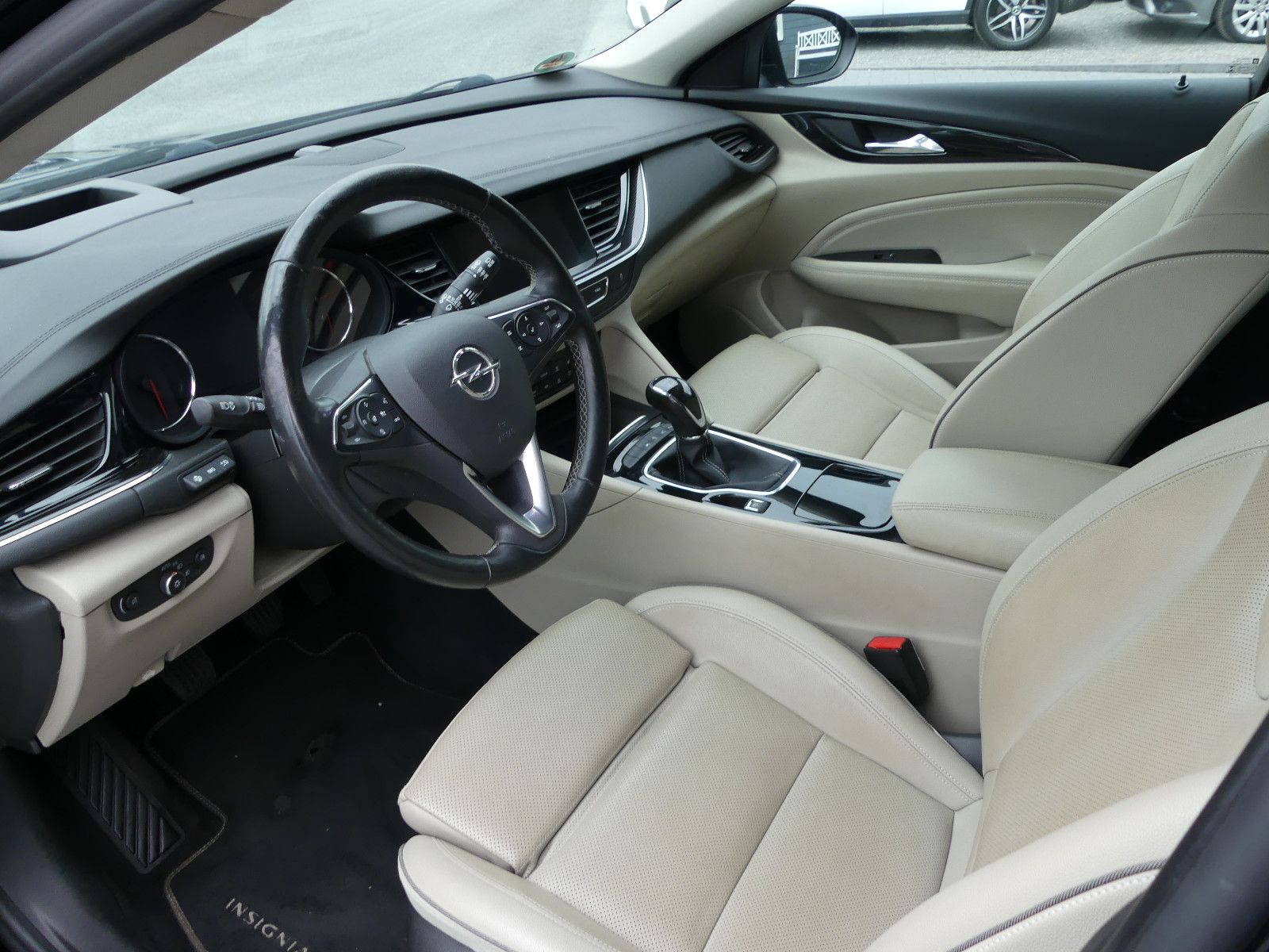 Fahrzeugabbildung Opel Insignia B Sports Tourer Business Innovation