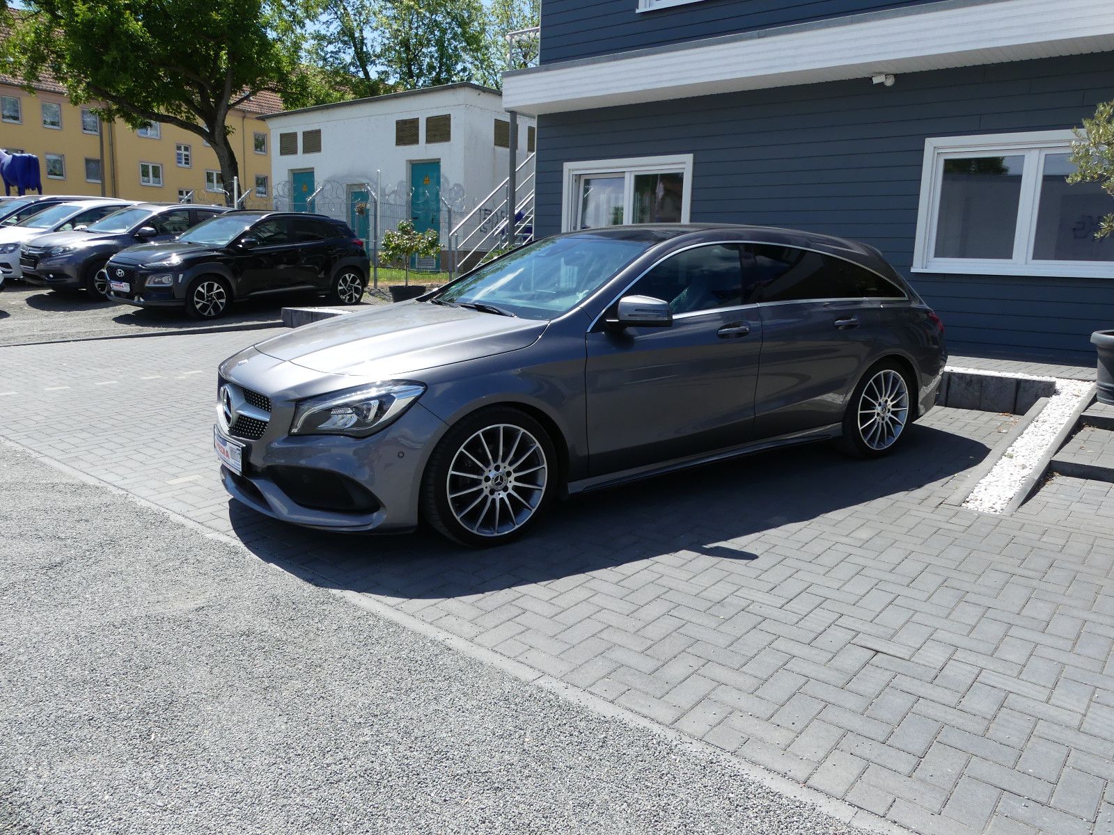 Fahrzeugabbildung Mercedes-Benz CLA Shooting Brake CLA 200 AMG - Line