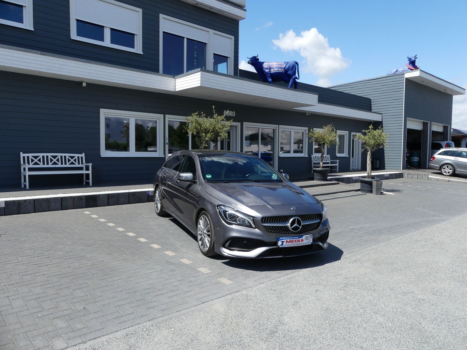 Fahrzeugabbildung Mercedes-Benz CLA Shooting Brake CLA 200 AMG - Line