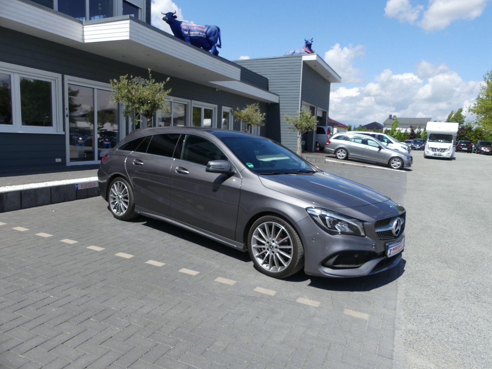 Fahrzeugabbildung Mercedes-Benz CLA Shooting Brake CLA 200 AMG - Line