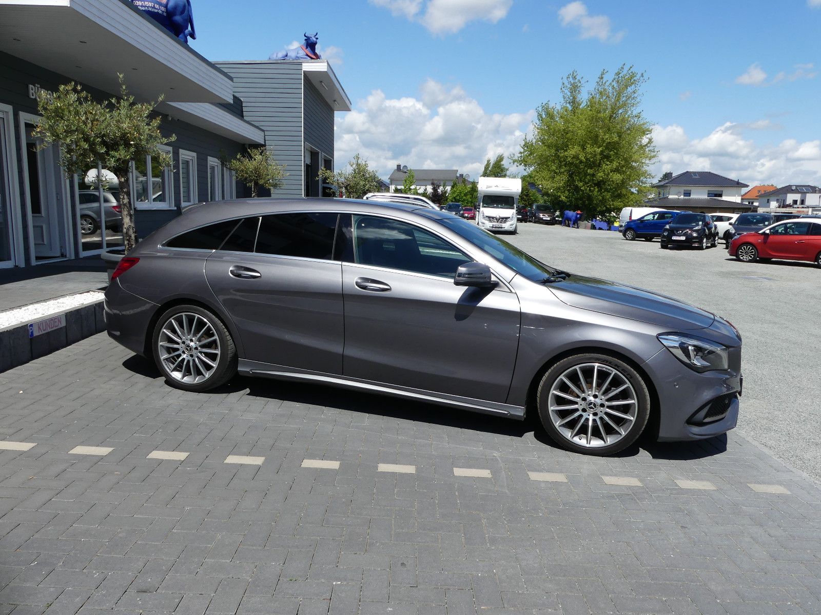 Fahrzeugabbildung Mercedes-Benz CLA Shooting Brake CLA 200 AMG - Line