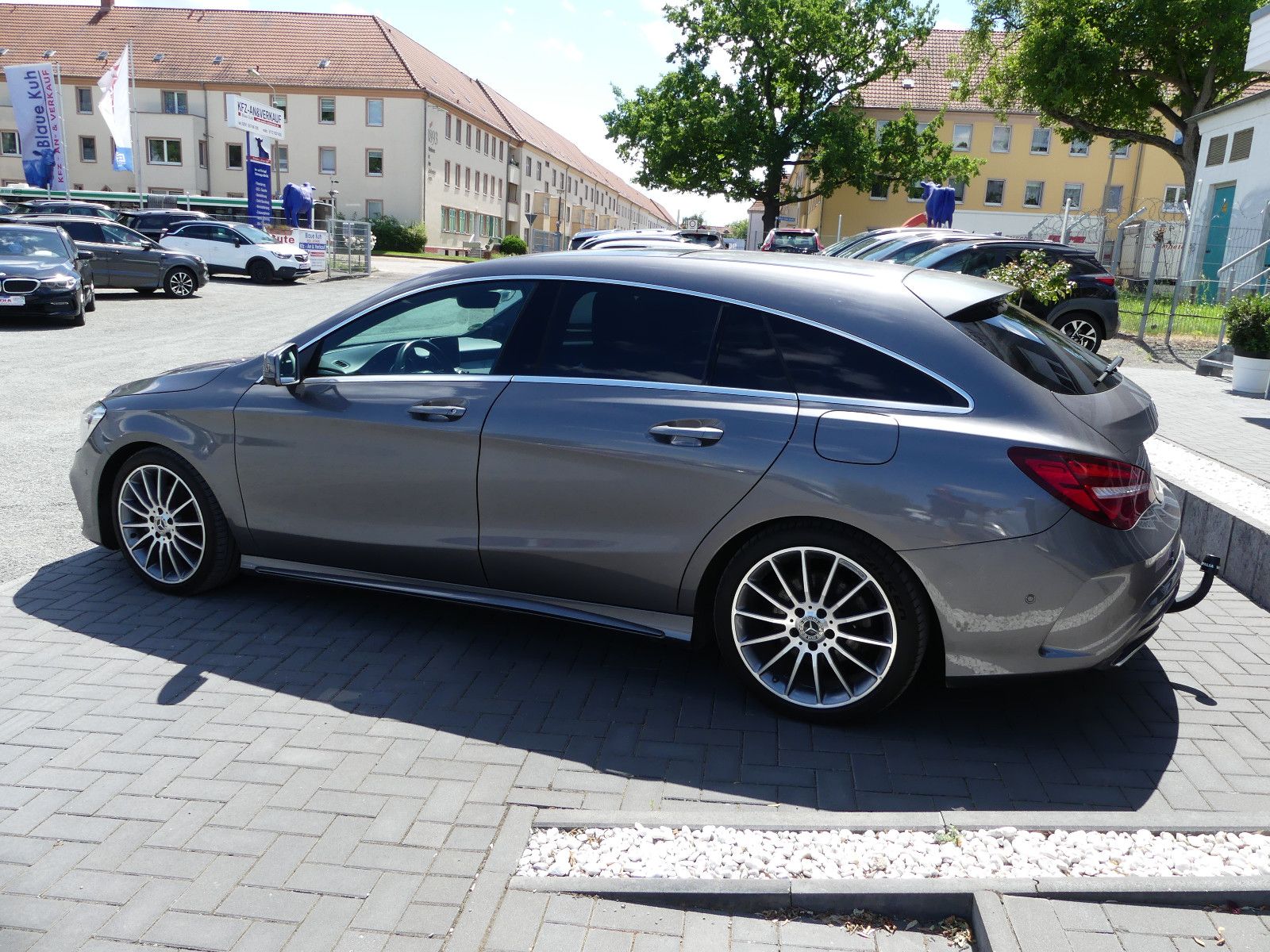 Fahrzeugabbildung Mercedes-Benz CLA Shooting Brake CLA 200 AMG - Line