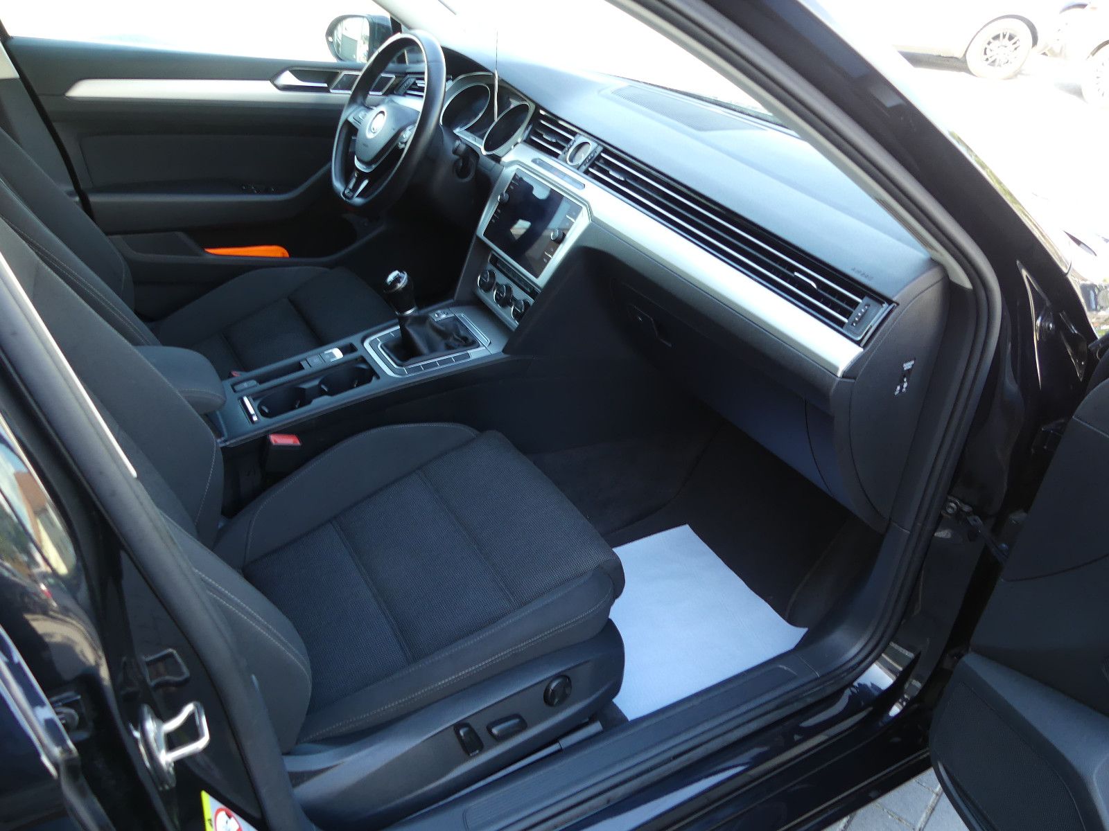 Fahrzeugabbildung Volkswagen Passat Variant Comfortline BMT/Start-Stopp