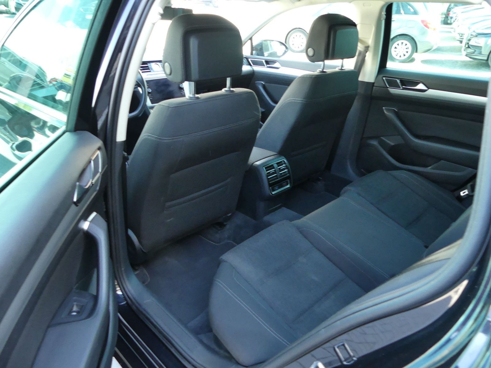 Fahrzeugabbildung Volkswagen Passat Variant Comfortline BMT/Start-Stopp