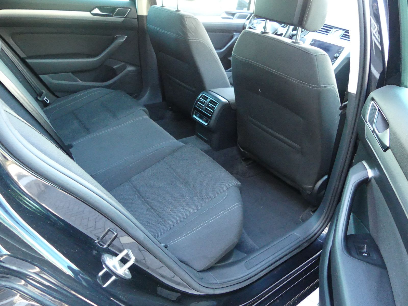 Fahrzeugabbildung Volkswagen Passat Variant Comfortline BMT/Start-Stopp