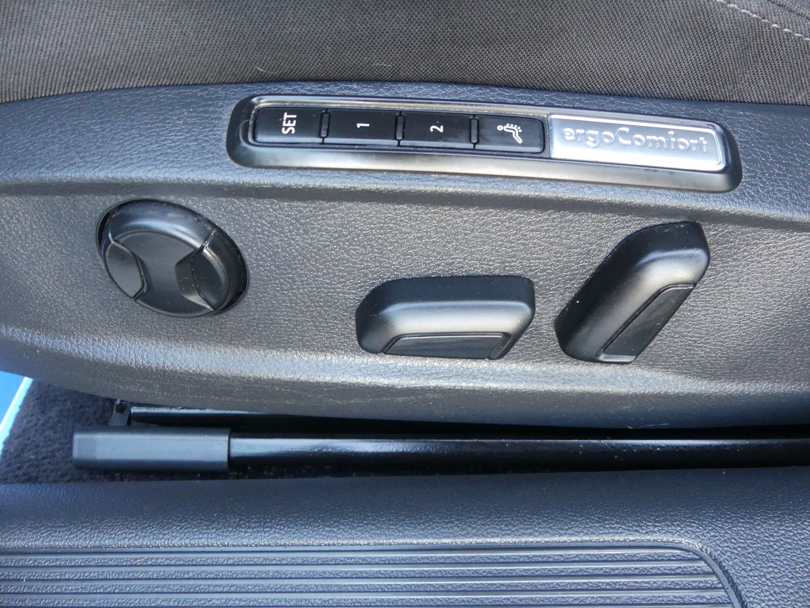 Fahrzeugabbildung Volkswagen Passat Variant Comfortline BMT/Start-Stopp