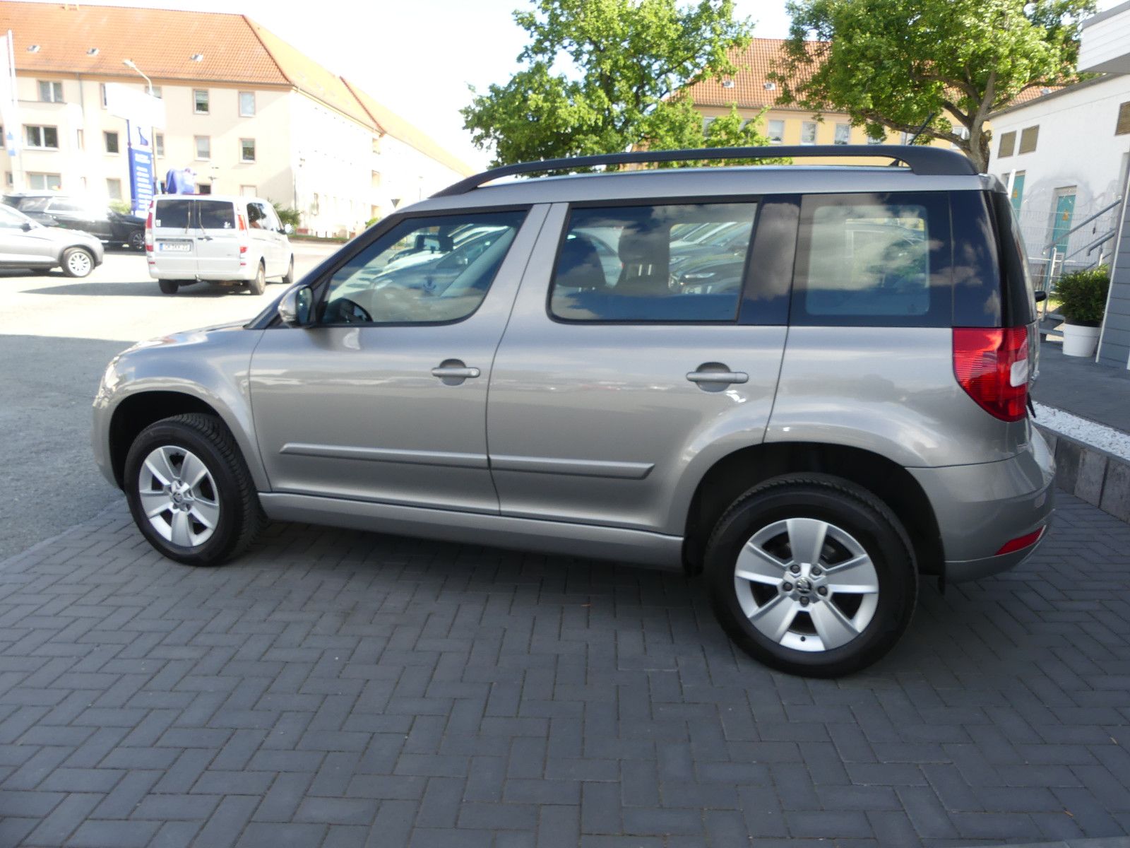 Fahrzeugabbildung SKODA Yeti Active "SCHECKHEFTGEPF."52TKM"