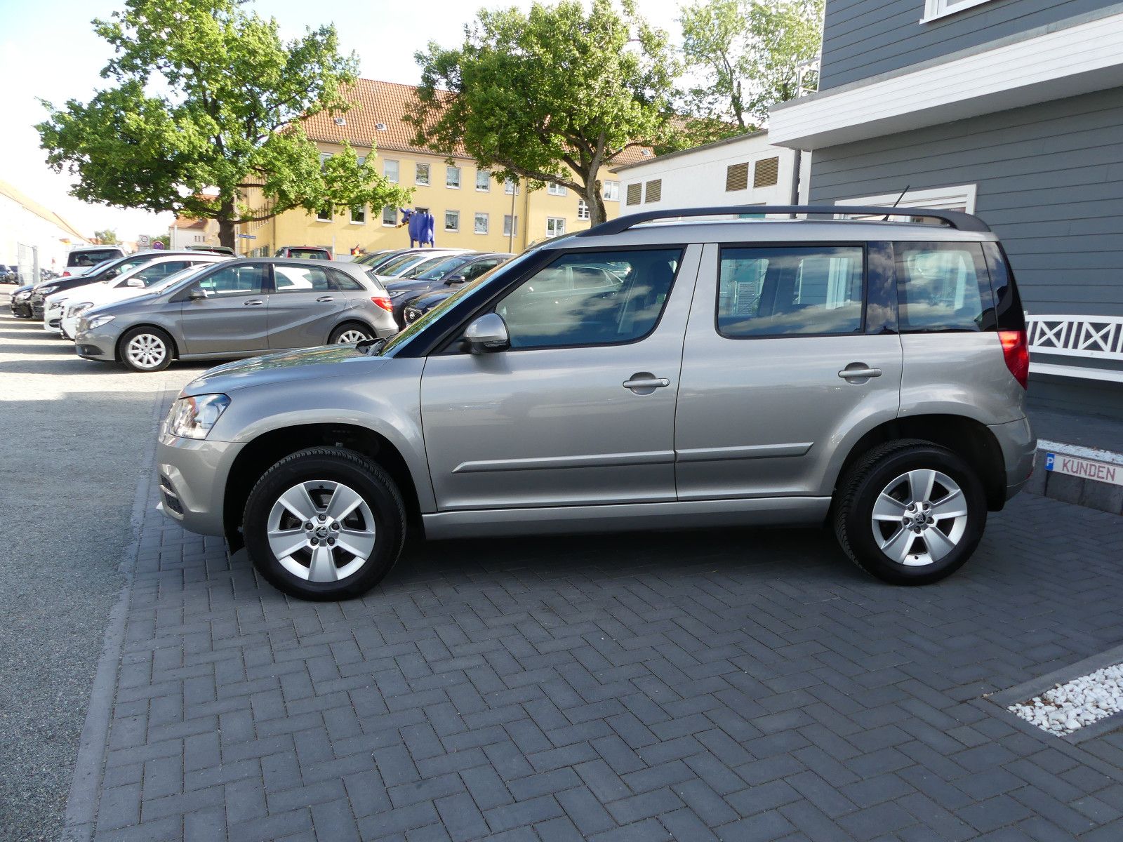 Fahrzeugabbildung SKODA Yeti Active "SCHECKHEFTGEPF."52TKM"