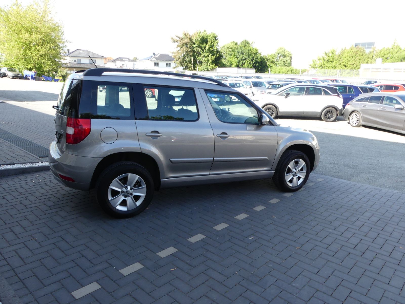 Fahrzeugabbildung SKODA Yeti Active "SCHECKHEFTGEPF."52TKM"