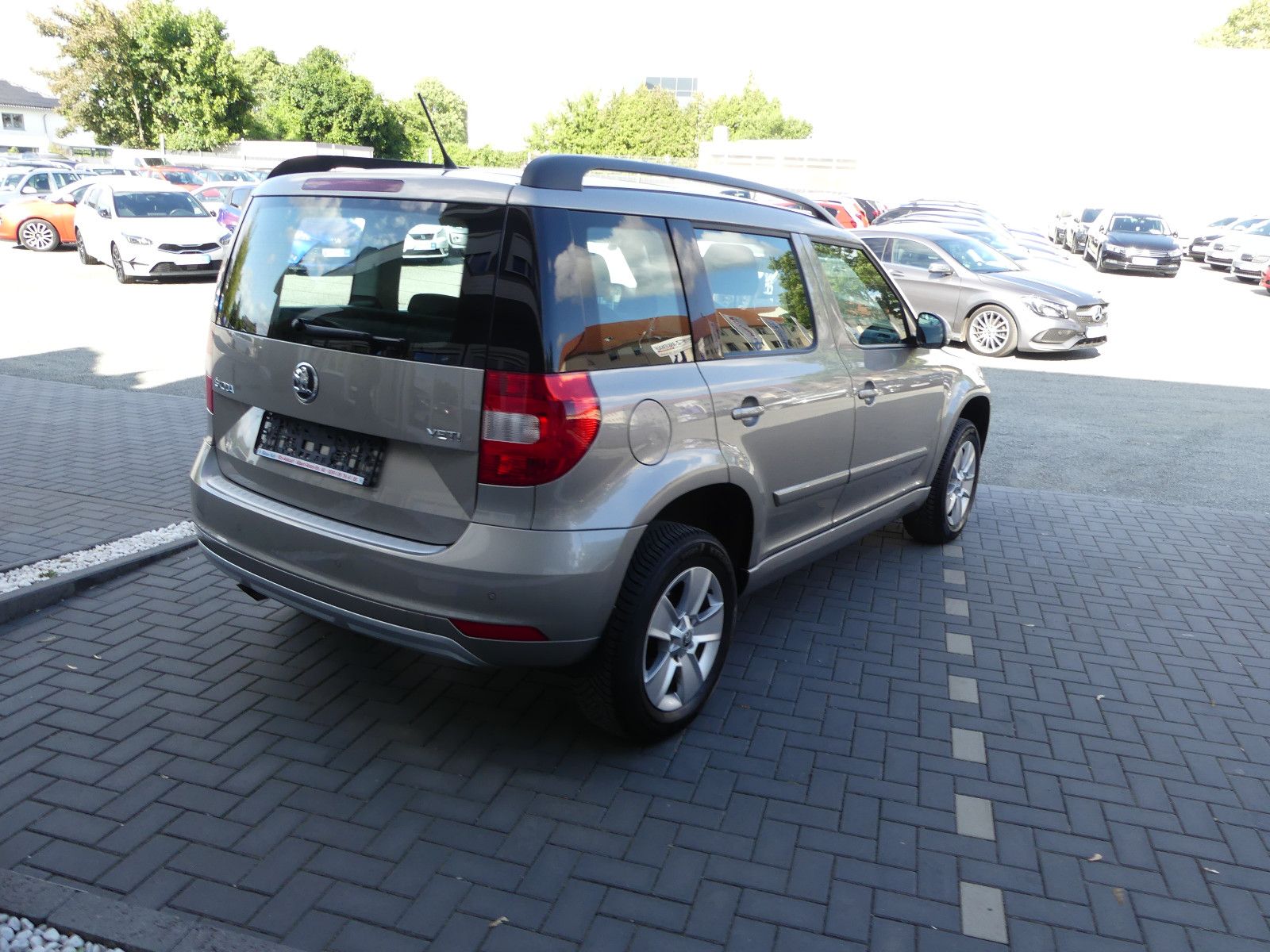 Fahrzeugabbildung SKODA Yeti Active "SCHECKHEFTGEPF."52TKM"
