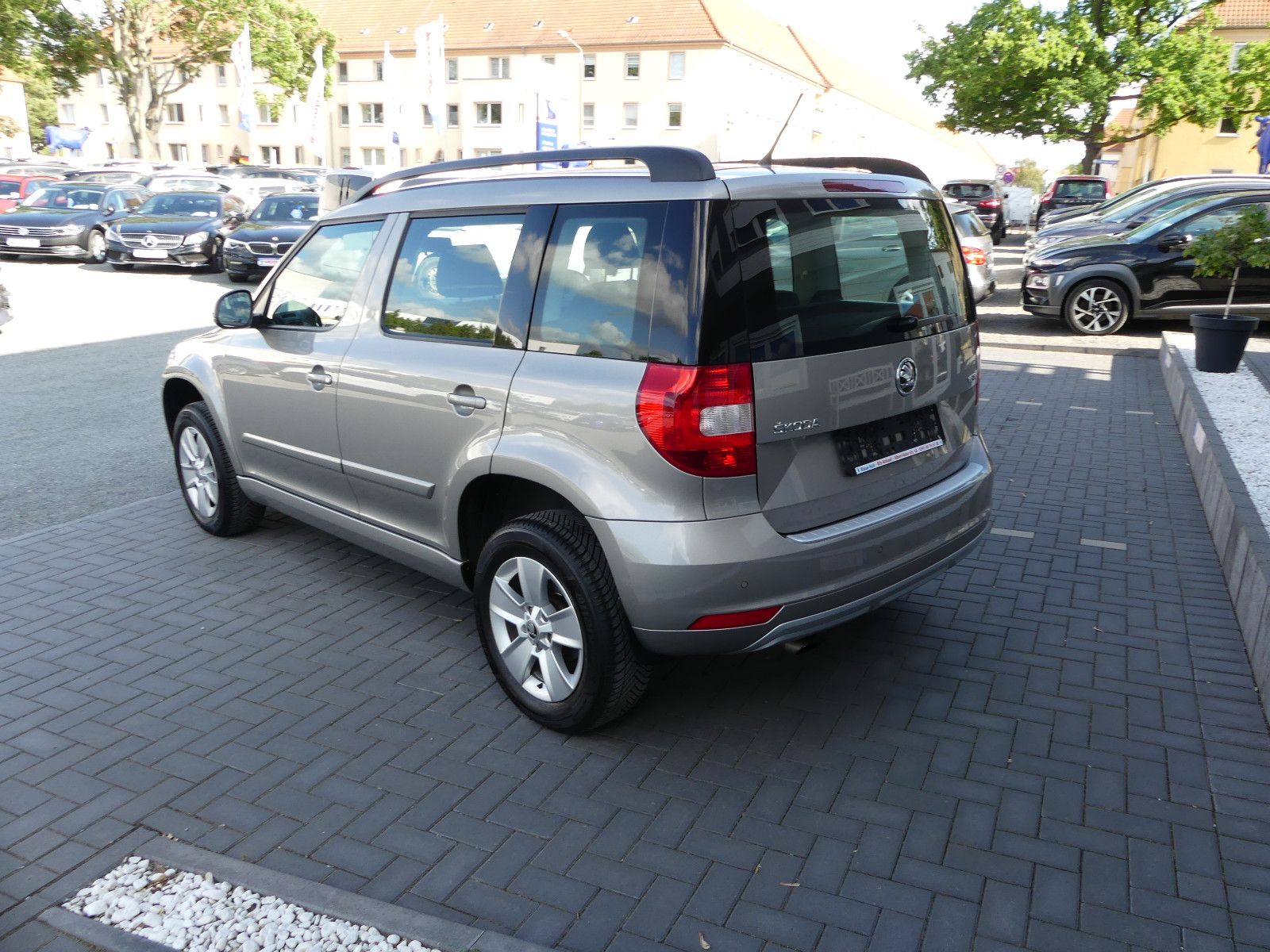 Fahrzeugabbildung SKODA Yeti Active "SCHECKHEFTGEPF."52TKM"