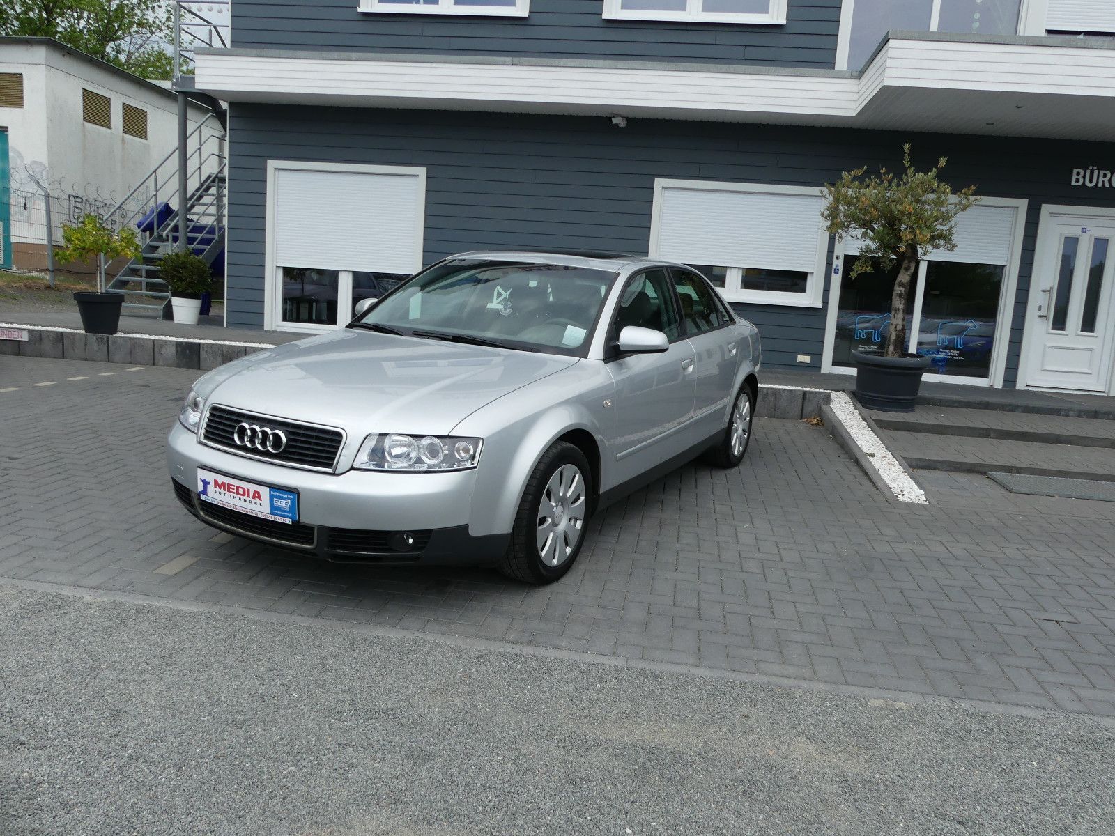 Fahrzeugabbildung Audi A4 2.0 multitronic