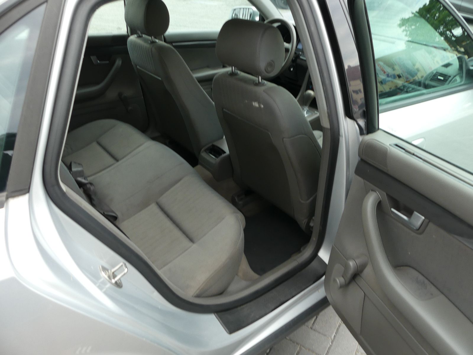 Fahrzeugabbildung Audi A4 2.0 multitronic