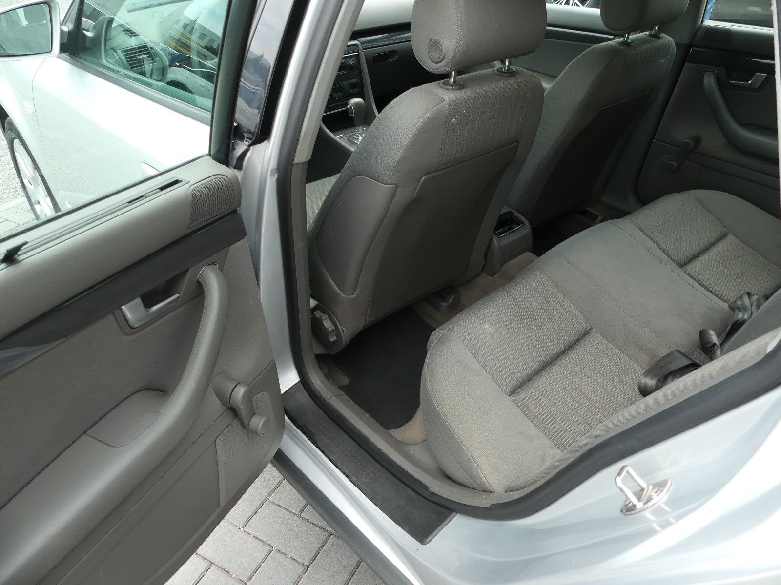 Fahrzeugabbildung Audi A4 2.0 multitronic