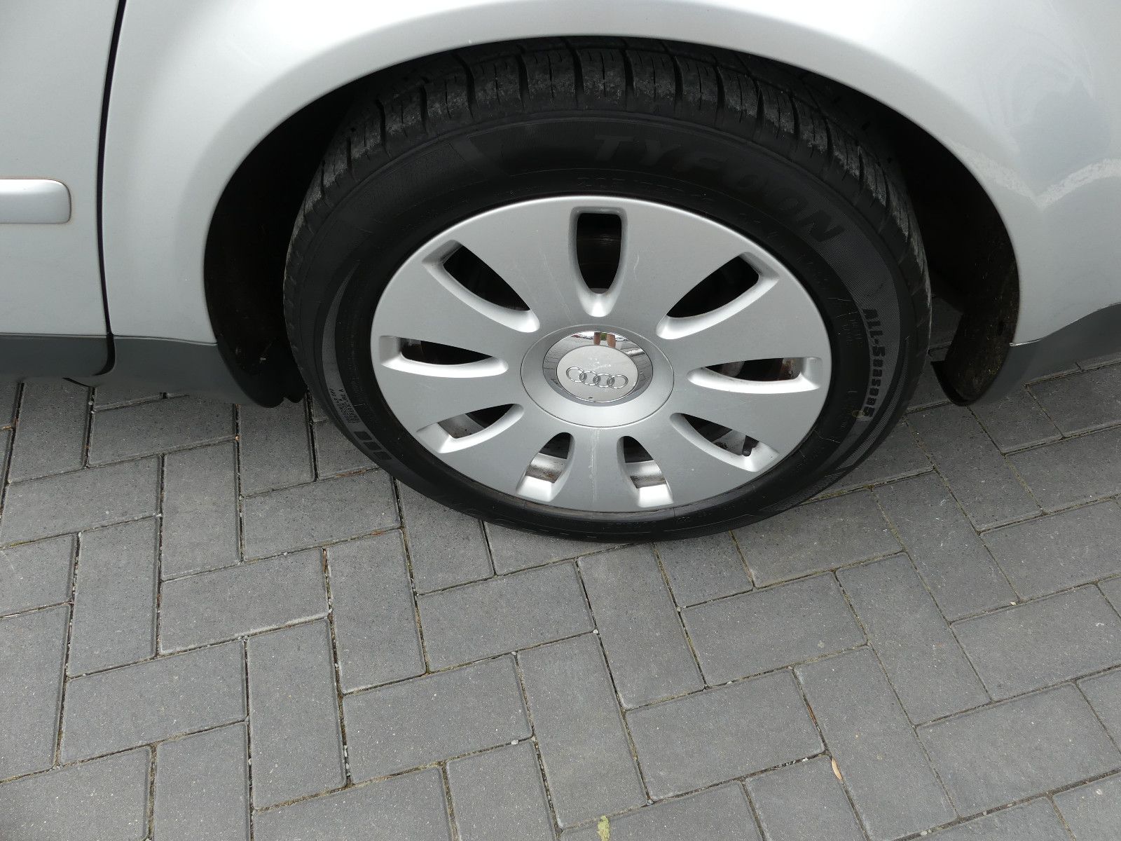 Fahrzeugabbildung Audi A4 2.0 multitronic