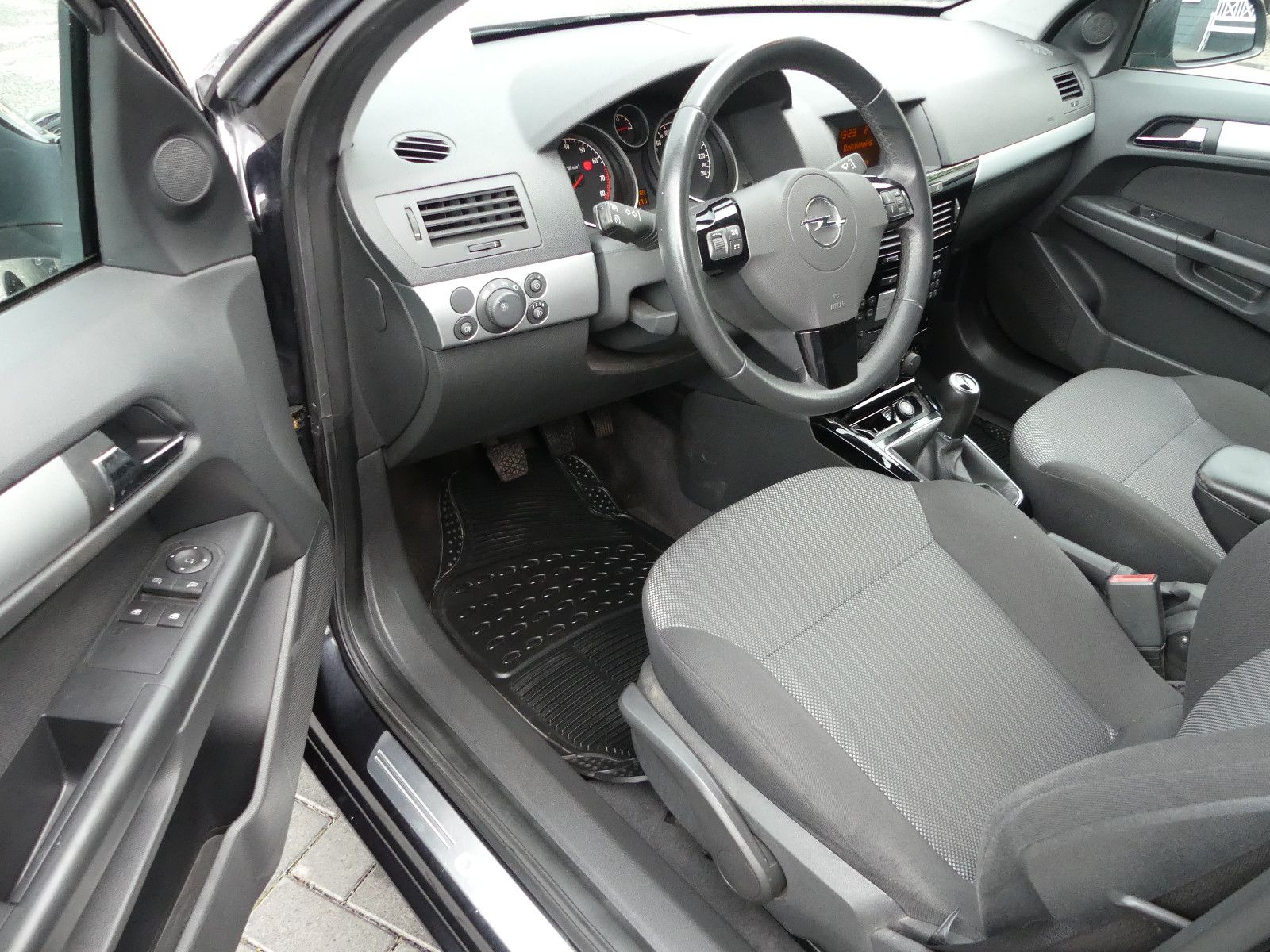 Fahrzeugabbildung Opel Astra H Caravan Edition "111 Jahre"